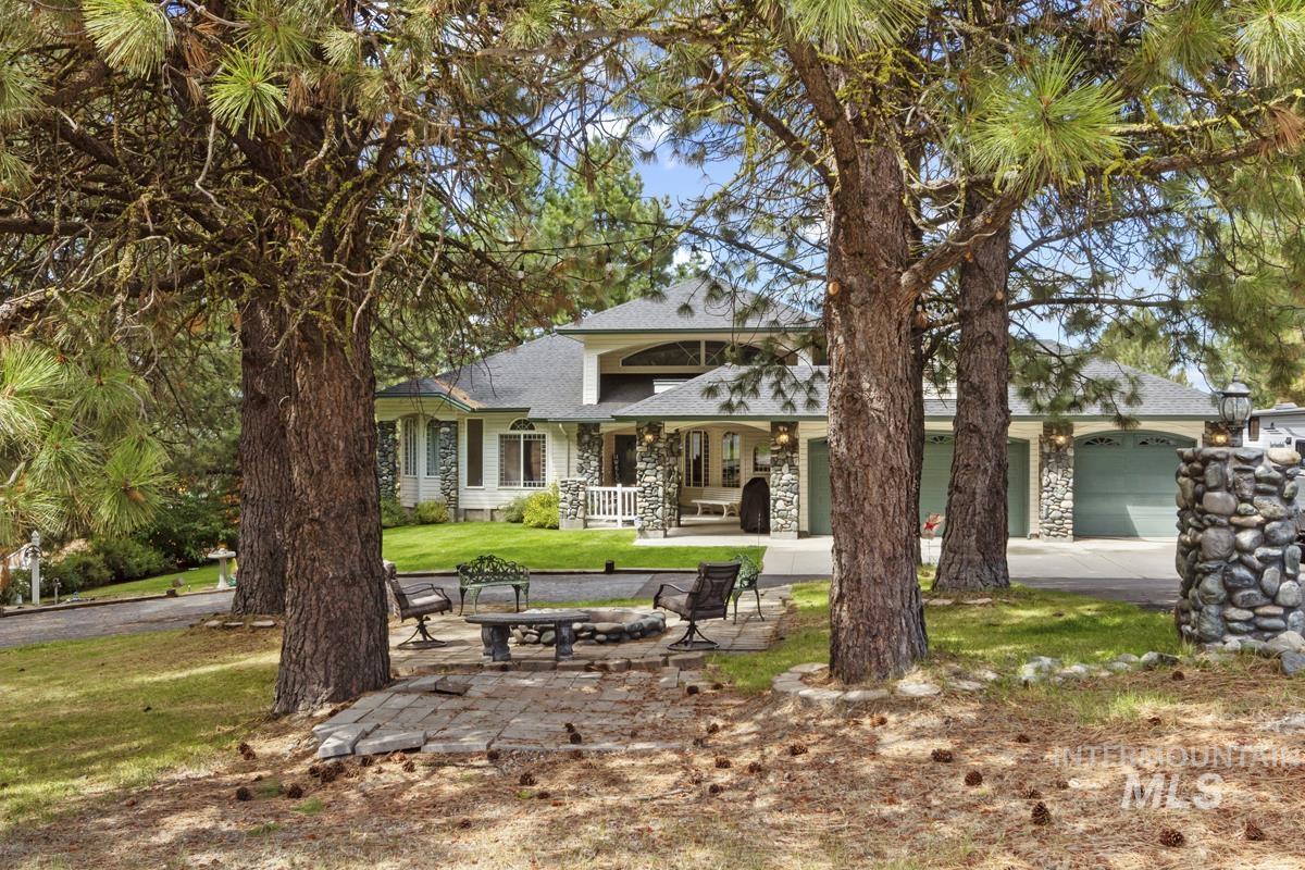 131 Par Drive, Cascade, Idaho 83611, 5 Bedrooms, 4 Bathrooms, Residential For Sale, Price $1,349,000,MLS 98978483