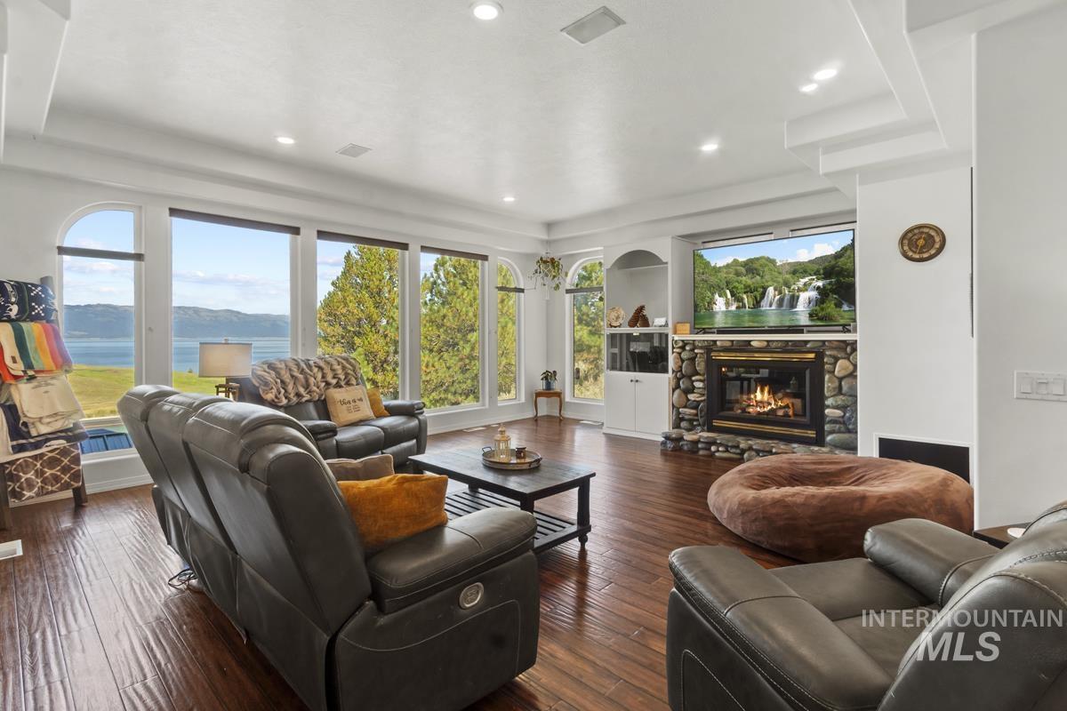 131 Par Drive, Cascade, Idaho 83611, 5 Bedrooms, 4 Bathrooms, Residential For Sale, Price $1,349,000,MLS 98978483