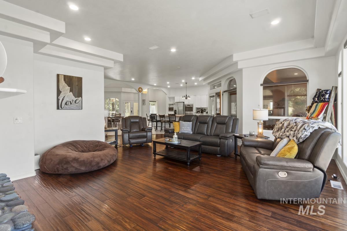 131 Par Drive, Cascade, Idaho 83611, 5 Bedrooms, 4 Bathrooms, Residential For Sale, Price $1,399,000,MLS 98978483