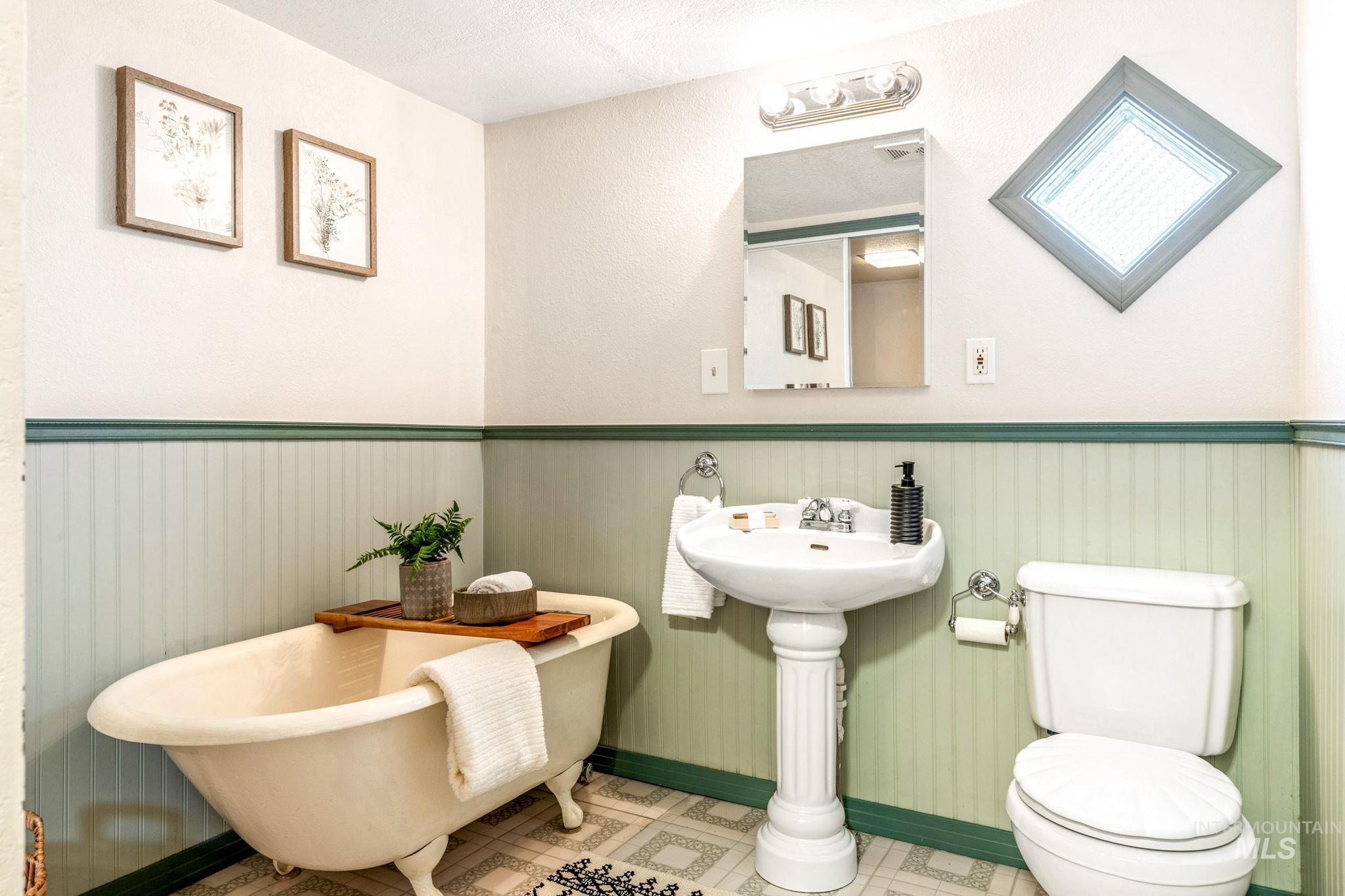 1505 N 10th, Boise, Idaho 83702, 3 Bedrooms, 2 Bathrooms, Residential For Sale, Price $600,000,MLS 98978486