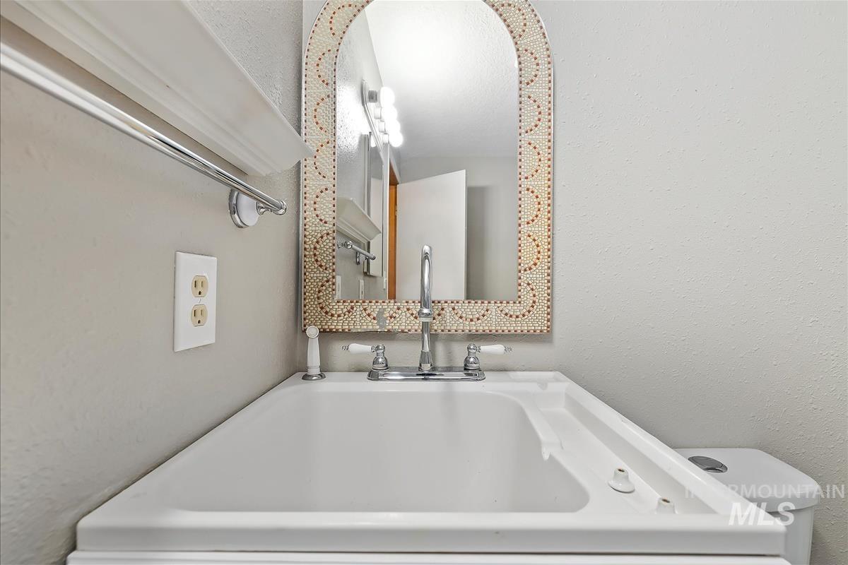 10 Crick Road, Garden Valley, Idaho 83622, 3 Bedrooms, 2 Bathrooms, Residential For Sale, Price $580,000,MLS 98978490