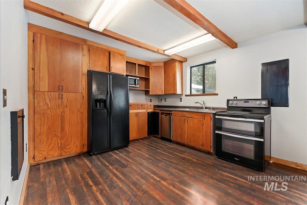 10 Crick Road, Garden Valley, Idaho 83622, 3 Bedrooms, 2 Bathrooms, Residential For Sale, Price $547,900, 98978490