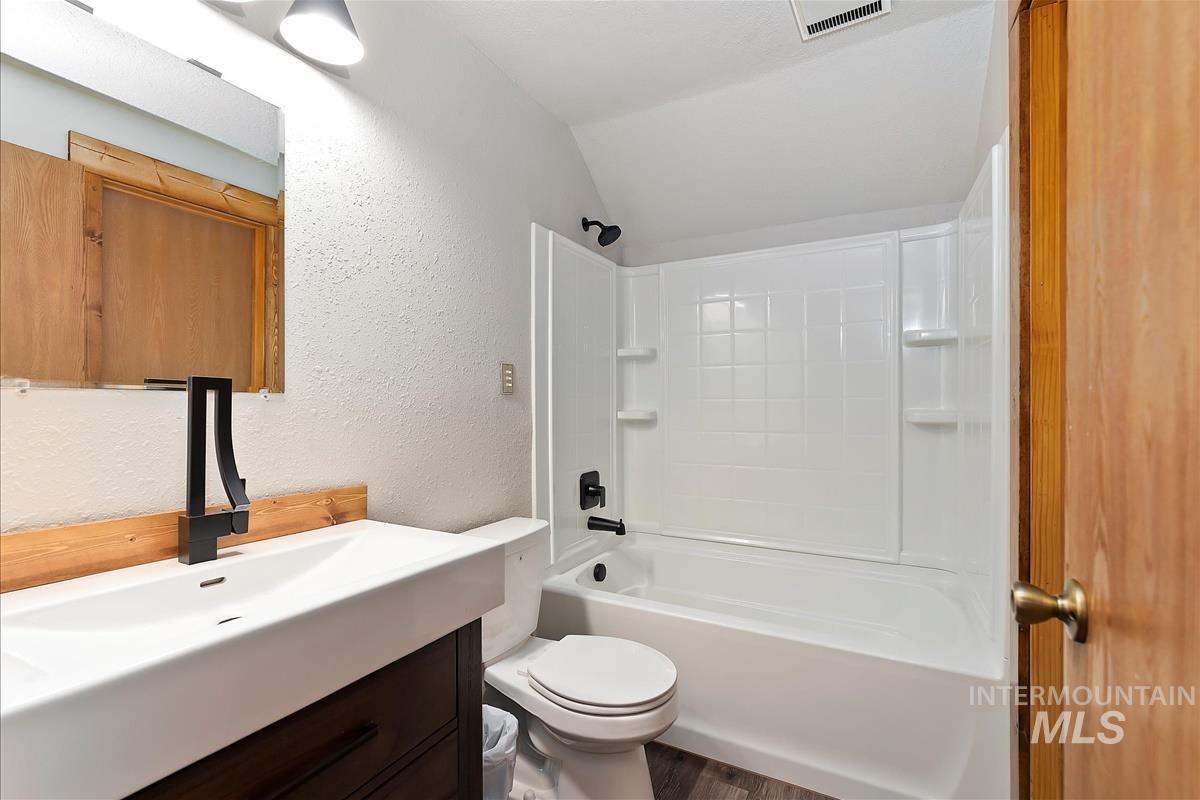 10 Crick Road, Garden Valley, Idaho 83622, 3 Bedrooms, 2 Bathrooms, Residential For Sale, Price $580,000,MLS 98978490