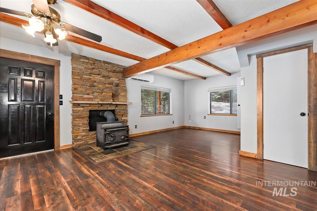 10 Crick Road, Garden Valley, Idaho 83622, 3 Bedrooms, 2 Bathrooms, Residential For Sale, Price $580,000,MLS 98978490