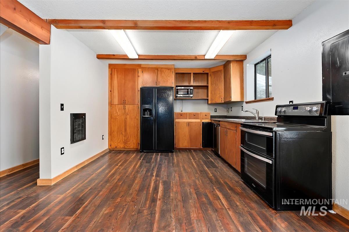 10 Crick Road, Garden Valley, Idaho 83622, 3 Bedrooms, 2 Bathrooms, Residential For Sale, Price $580,000,MLS 98978490