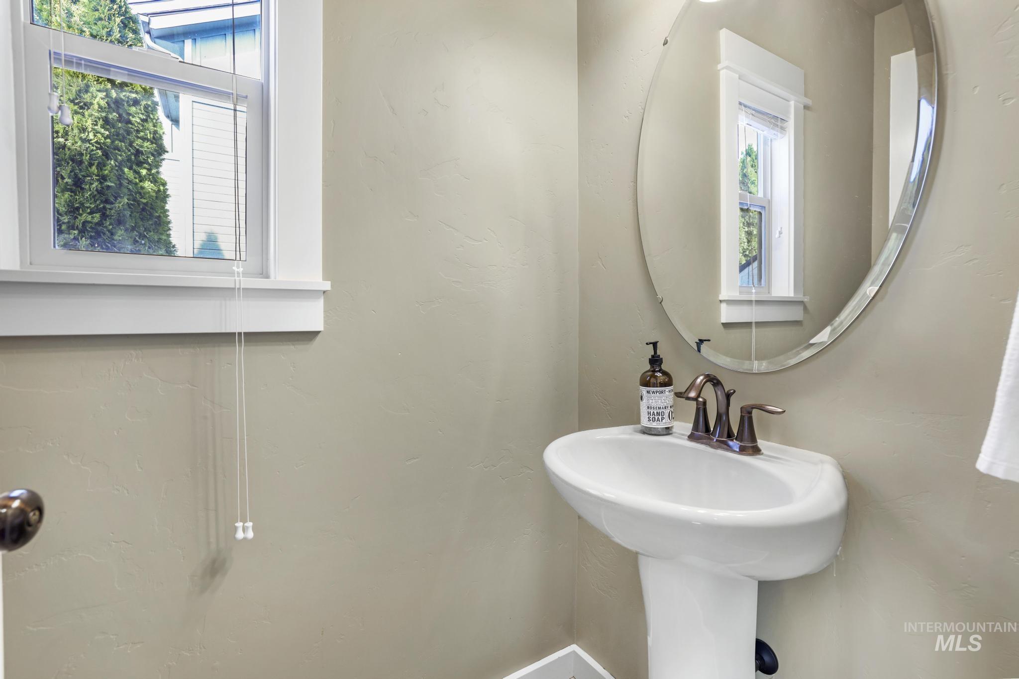 2742 Carriage Way, Twin Falls, Idaho 83301-5257, 4 Bedrooms, 2.5 Bathrooms, Residential For Sale, Price $469,000,MLS 98978493