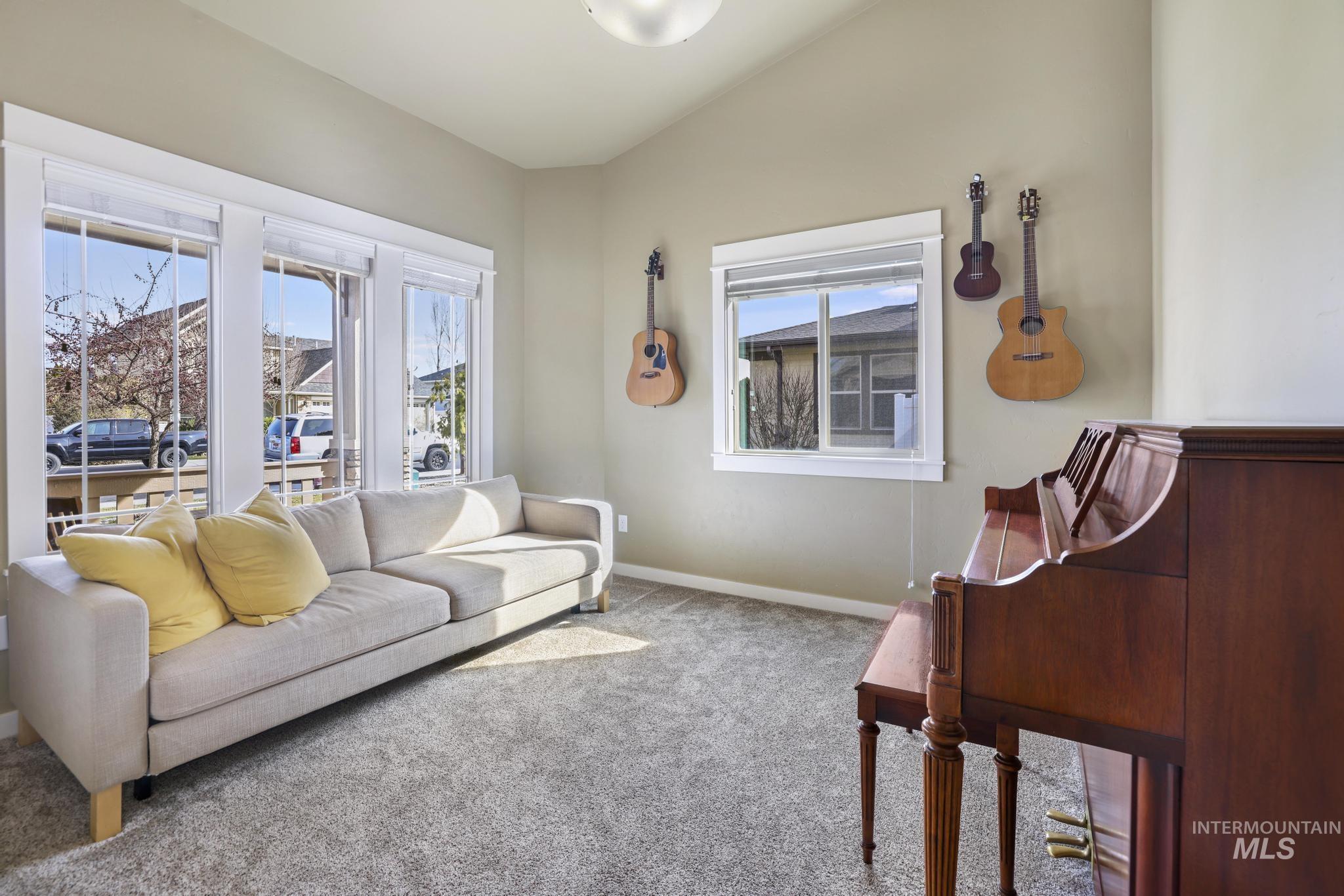 2742 Carriage Way, Twin Falls, Idaho 83301-5257, 4 Bedrooms, 2.5 Bathrooms, Residential For Sale, Price $469,000,MLS 98978493