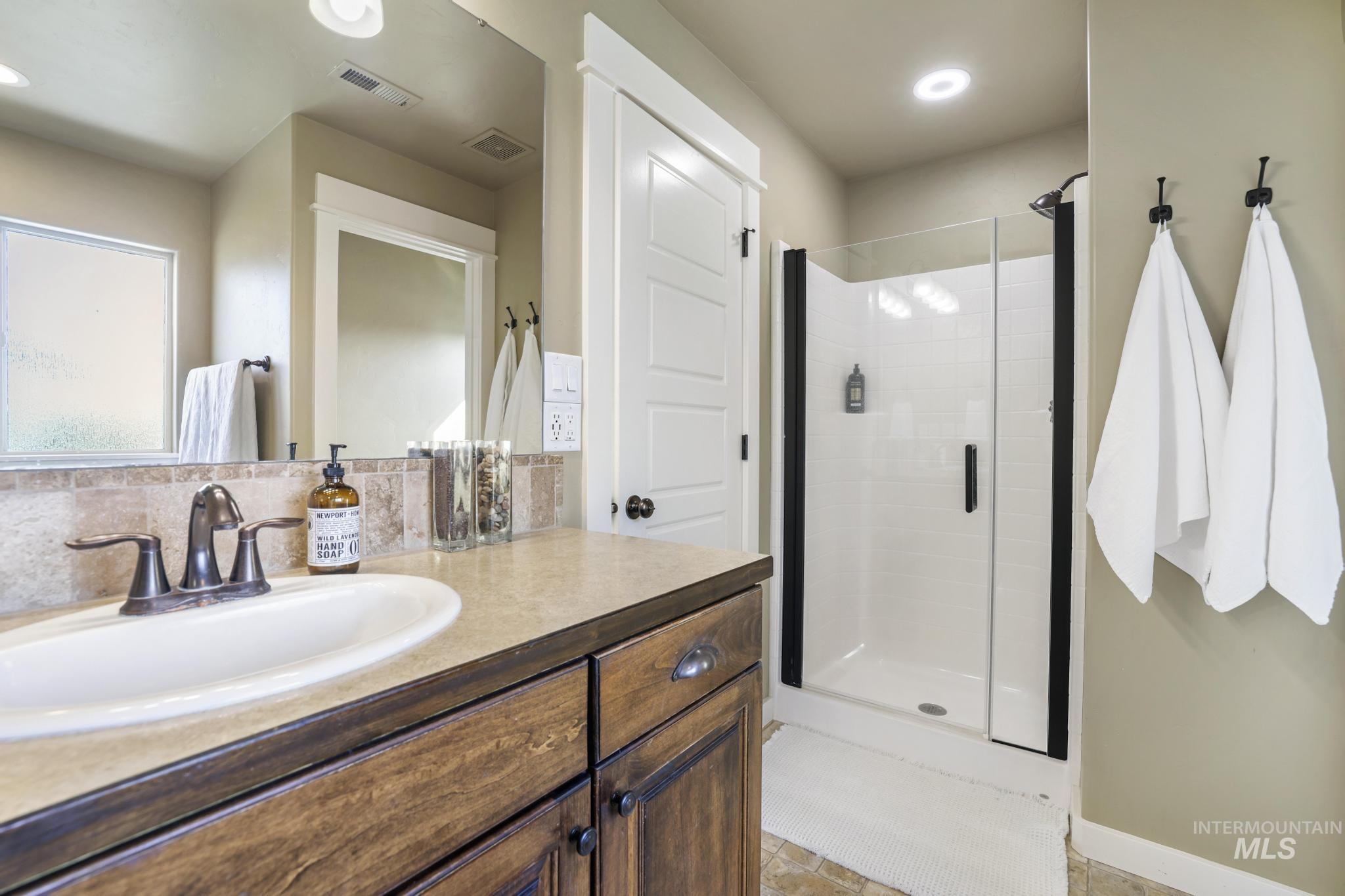 2742 Carriage Way, Twin Falls, Idaho 83301-5257, 4 Bedrooms, 2.5 Bathrooms, Residential For Sale, Price $469,000,MLS 98978493