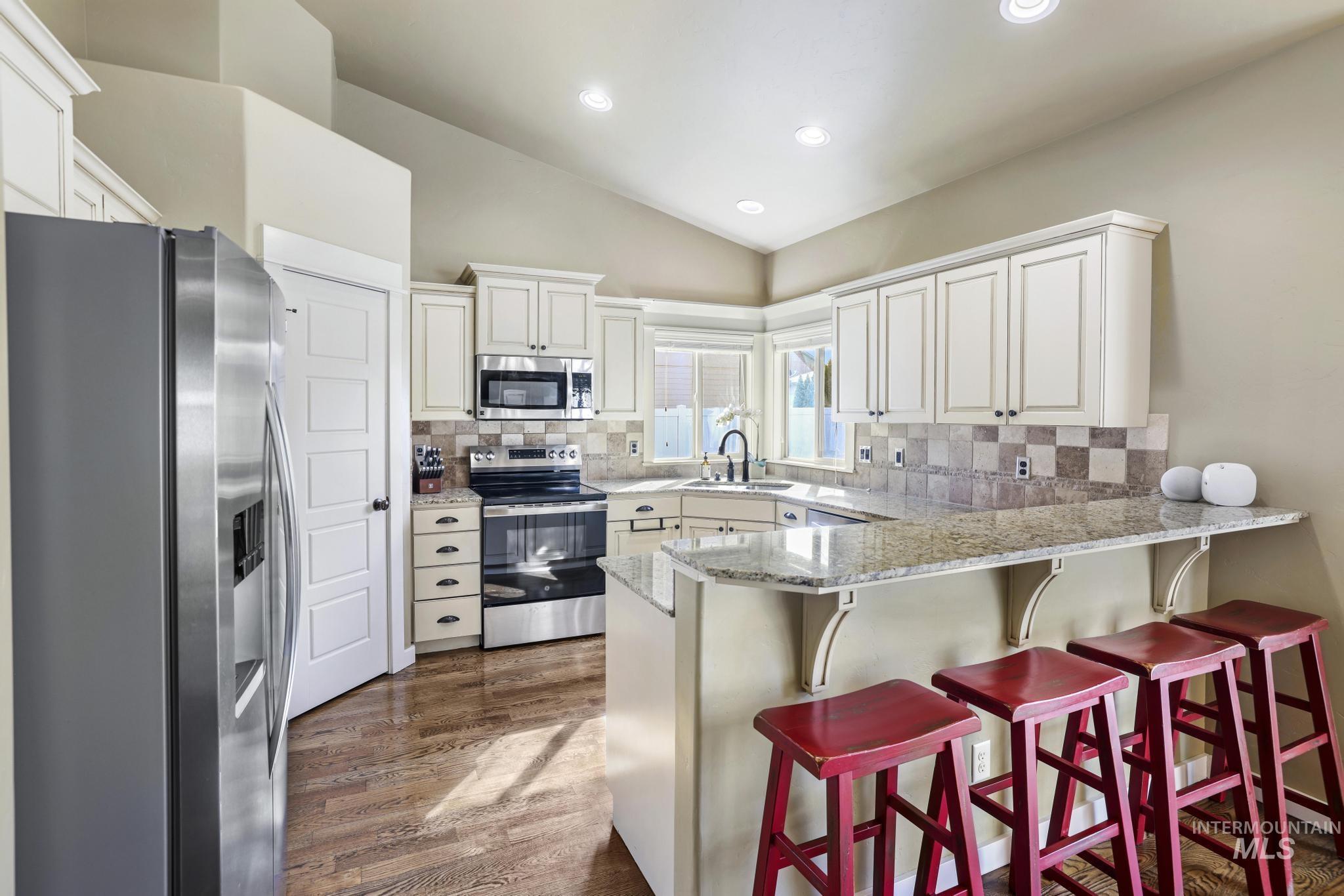 2742 Carriage Way, Twin Falls, Idaho 83301-5257, 4 Bedrooms, 2.5 Bathrooms, Residential For Sale, Price $469,000,MLS 98978493