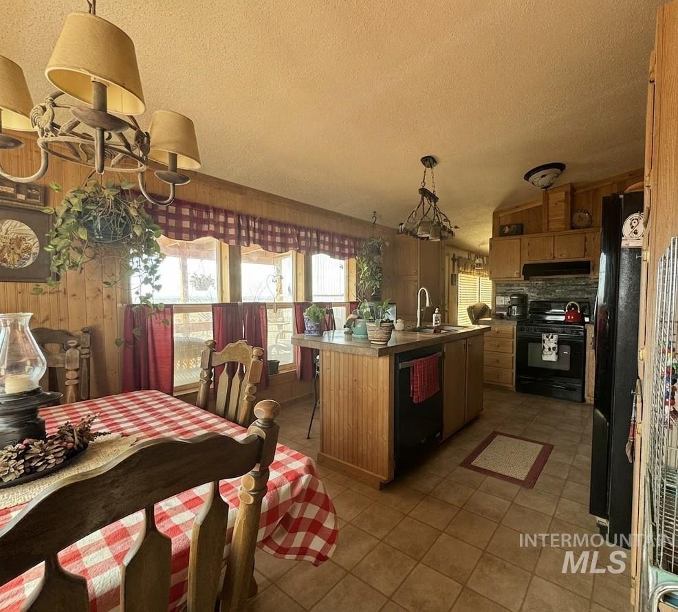 103 West 420 North, Shoshone, Idaho 83352, 3 Bedrooms, 2 Bathrooms, Residential For Sale, Price $650,000,MLS 98978497