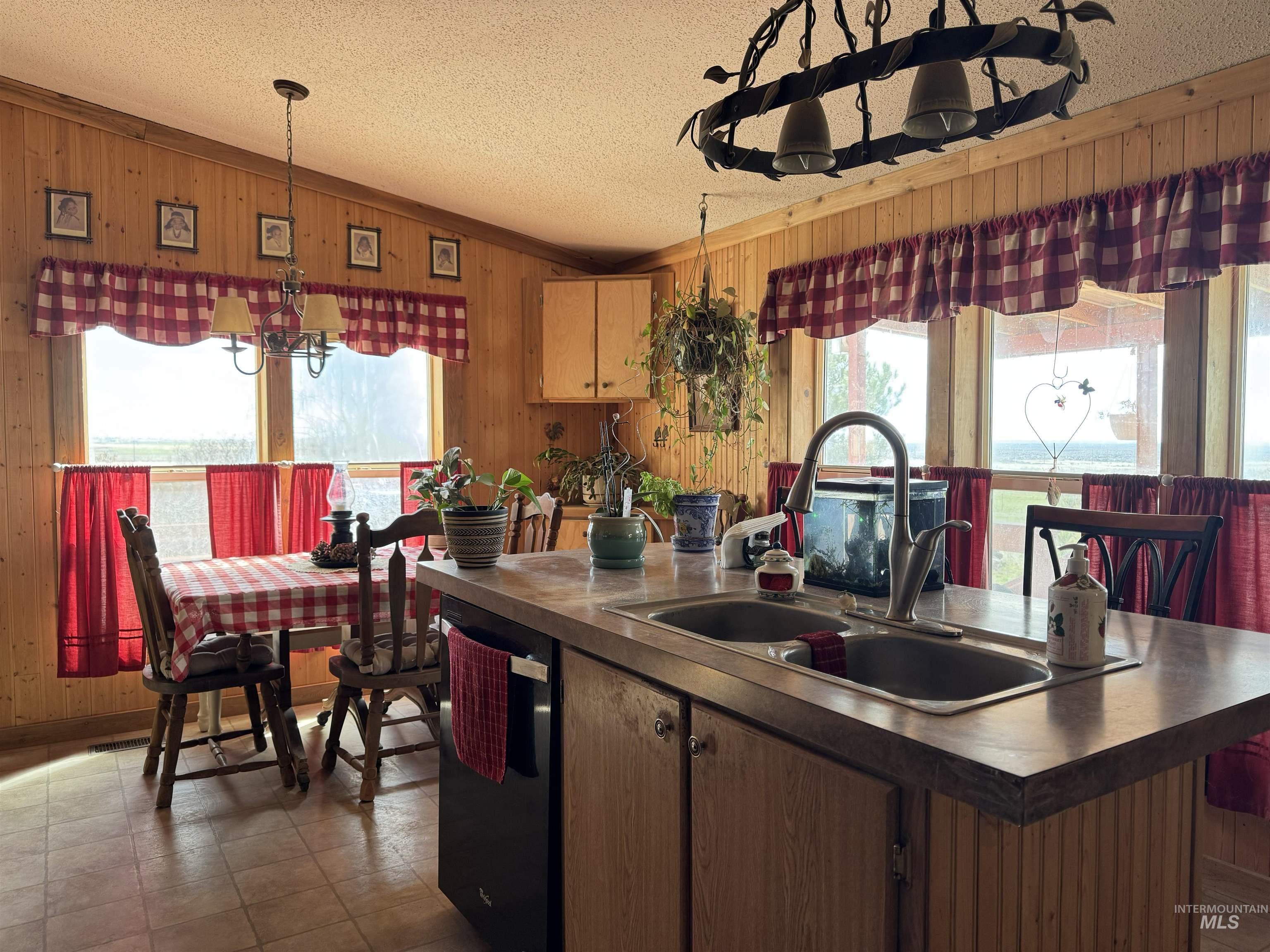 103 West 420 North, Shoshone, Idaho 83352, 3 Bedrooms, 2 Bathrooms, Residential For Sale, Price $625,000,MLS 98978497