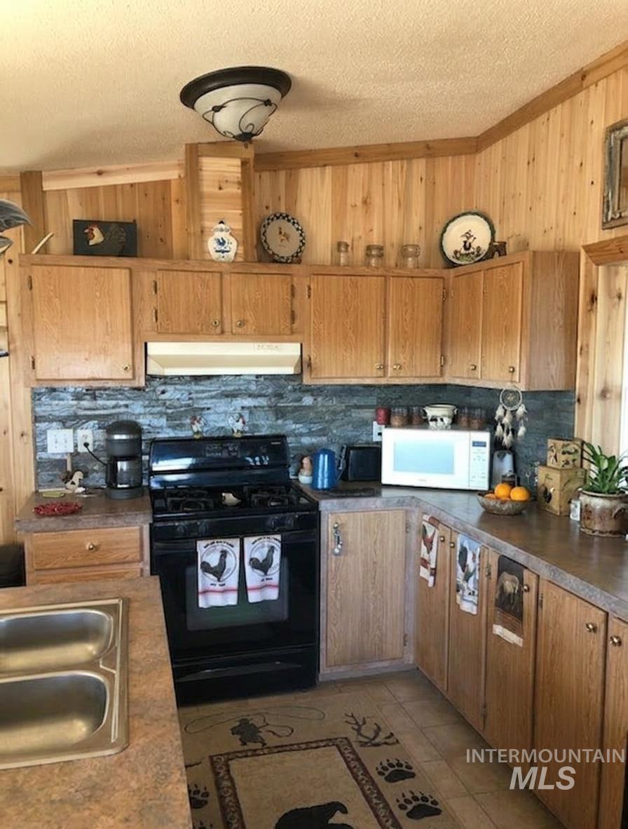 103 West 420 North, Shoshone, Idaho 83352, 3 Bedrooms, 2 Bathrooms, Residential For Sale, Price $625,000,MLS 98978497