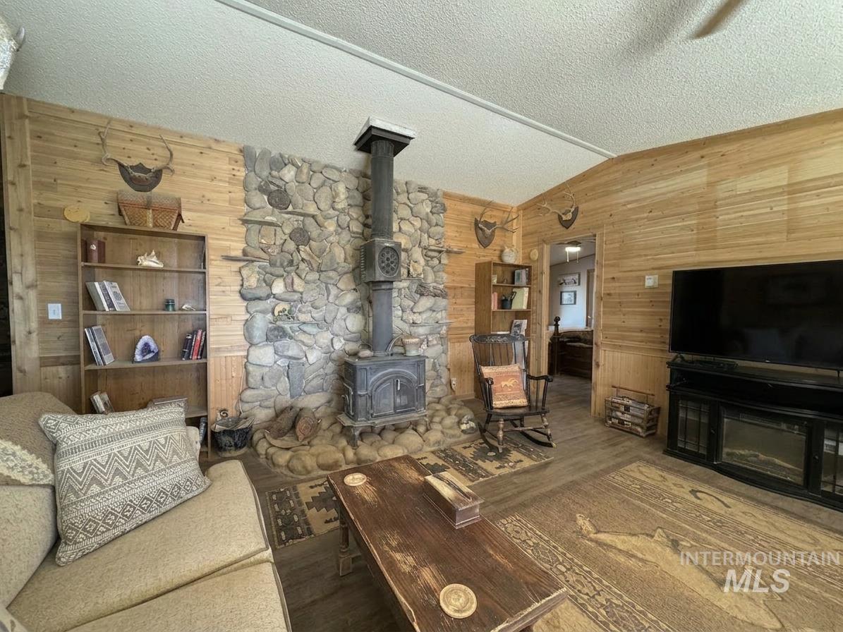 103 West 420 North, Shoshone, Idaho 83352, 3 Bedrooms, 2 Bathrooms, Farm & Ranch For Sale, Price $650,000,MLS 98978498