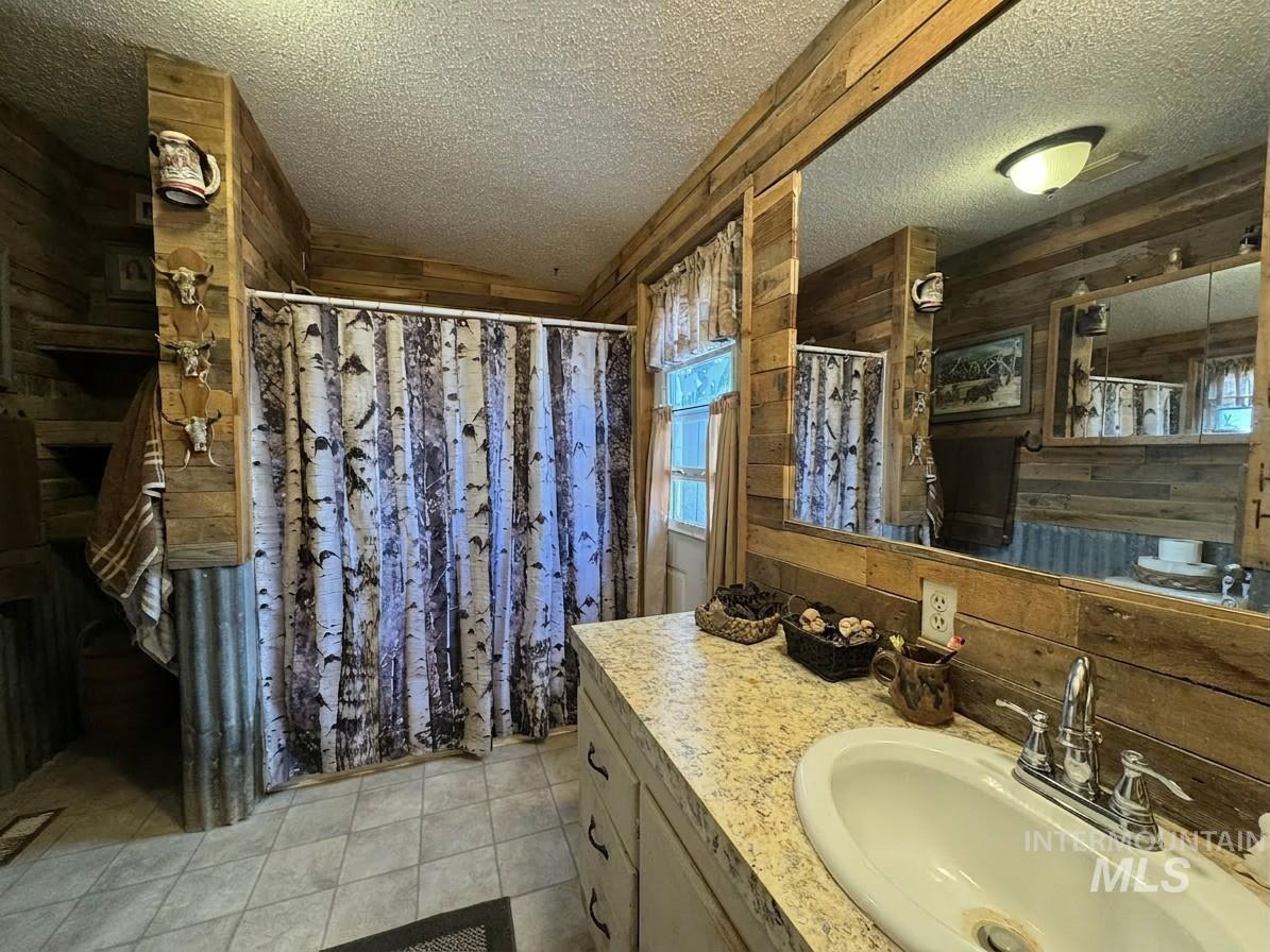 103 West 420 North, Shoshone, Idaho 83352, 3 Bedrooms, 2 Bathrooms, Farm & Ranch For Sale, Price $650,000,MLS 98978498