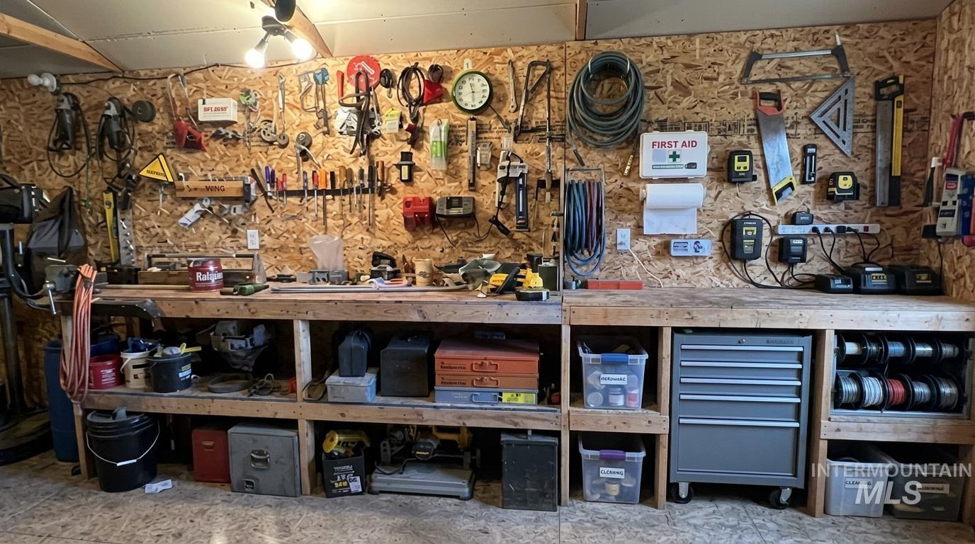 103 West 420 North, Shoshone, Idaho 83352, 3 Bedrooms, 2 Bathrooms, Farm & Ranch For Sale, Price $650,000,MLS 98978498