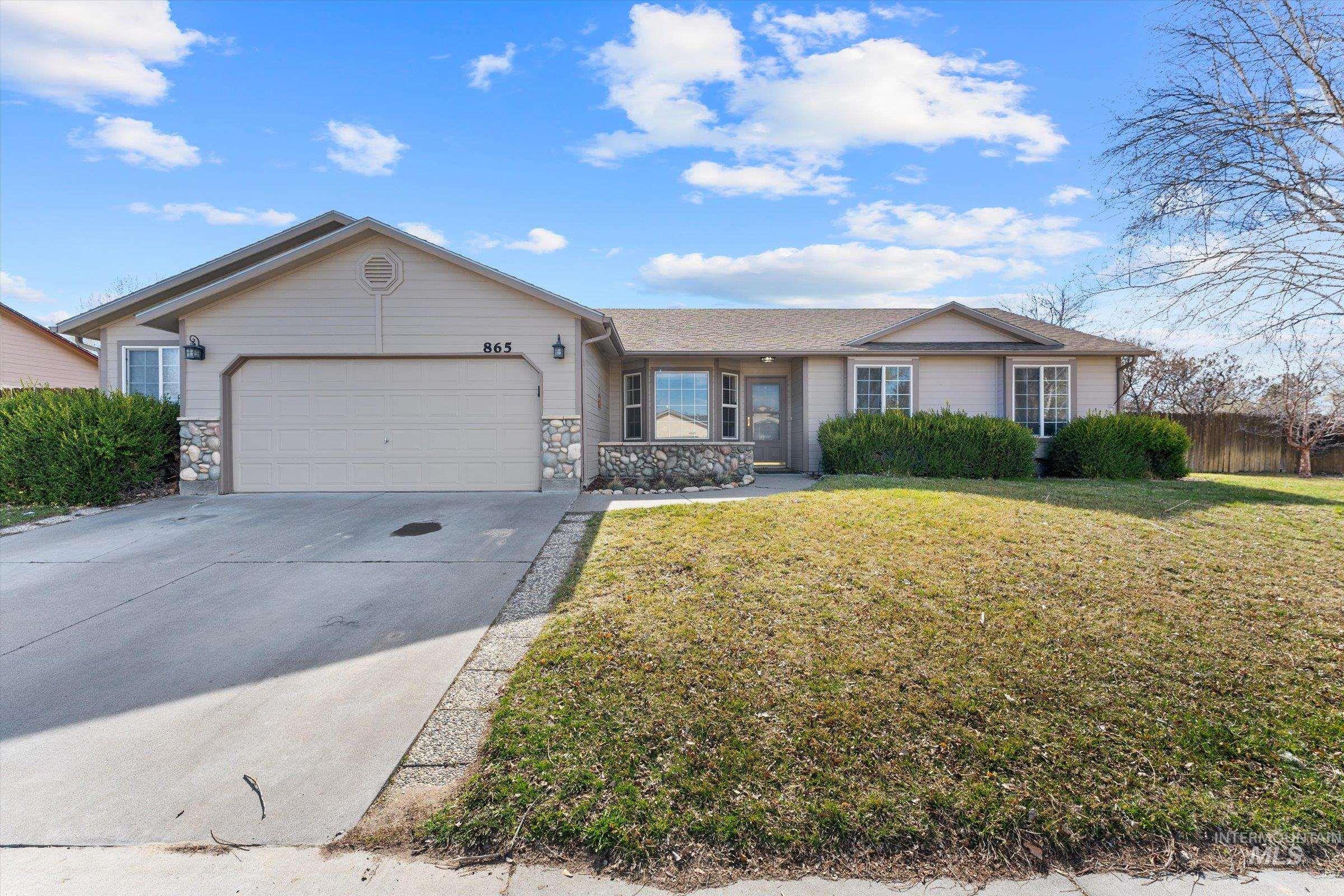 865 Gregory Ln, Mountain Home, Idaho 83647, 3 Bedrooms, 2 Bathrooms, Residential For Sale, Price $330,000,MLS 98978499