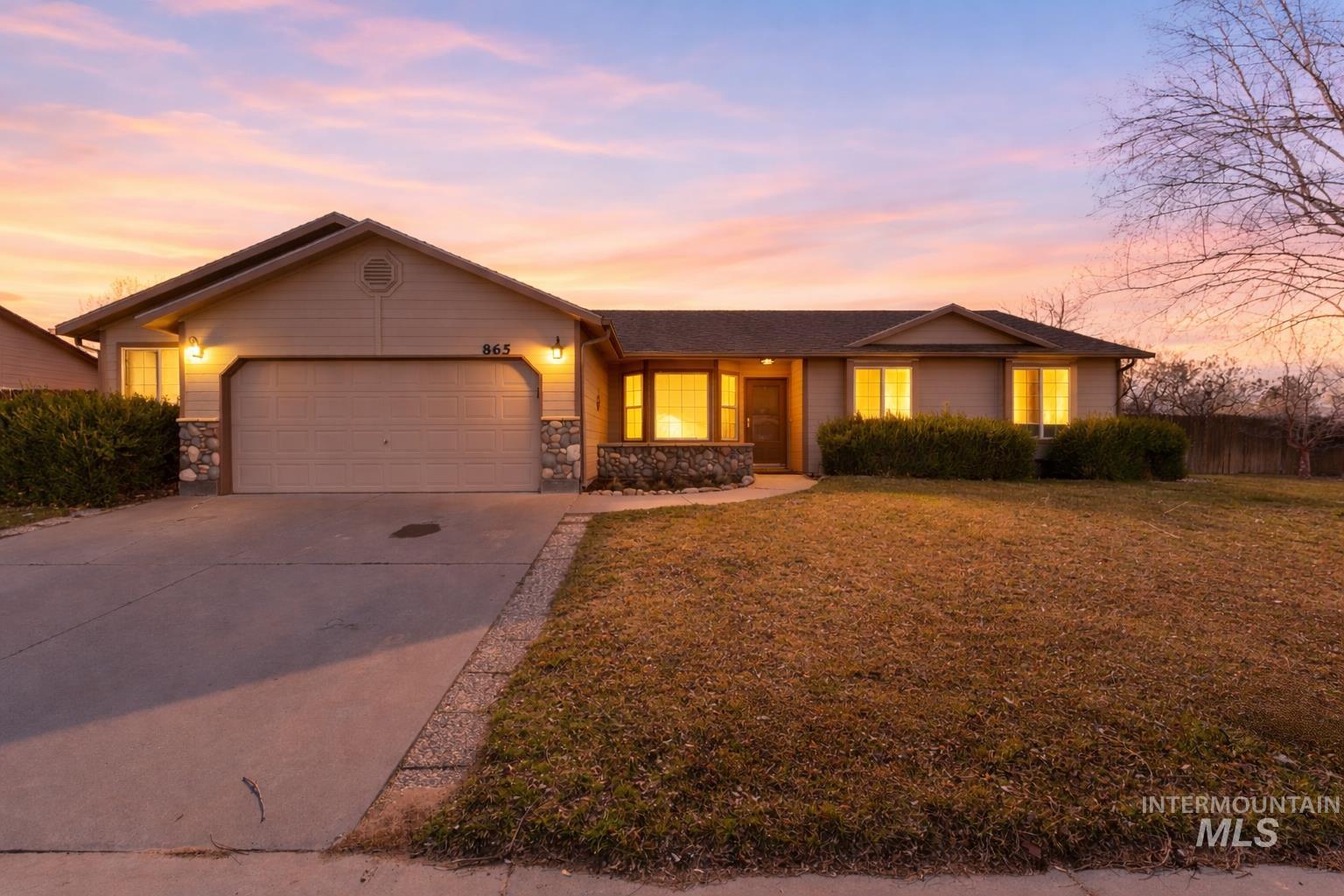 865 Gregory Ln, Mountain Home, Idaho 83647, 3 Bedrooms, 2 Bathrooms, Residential For Sale, Price $330,000,MLS 98978499