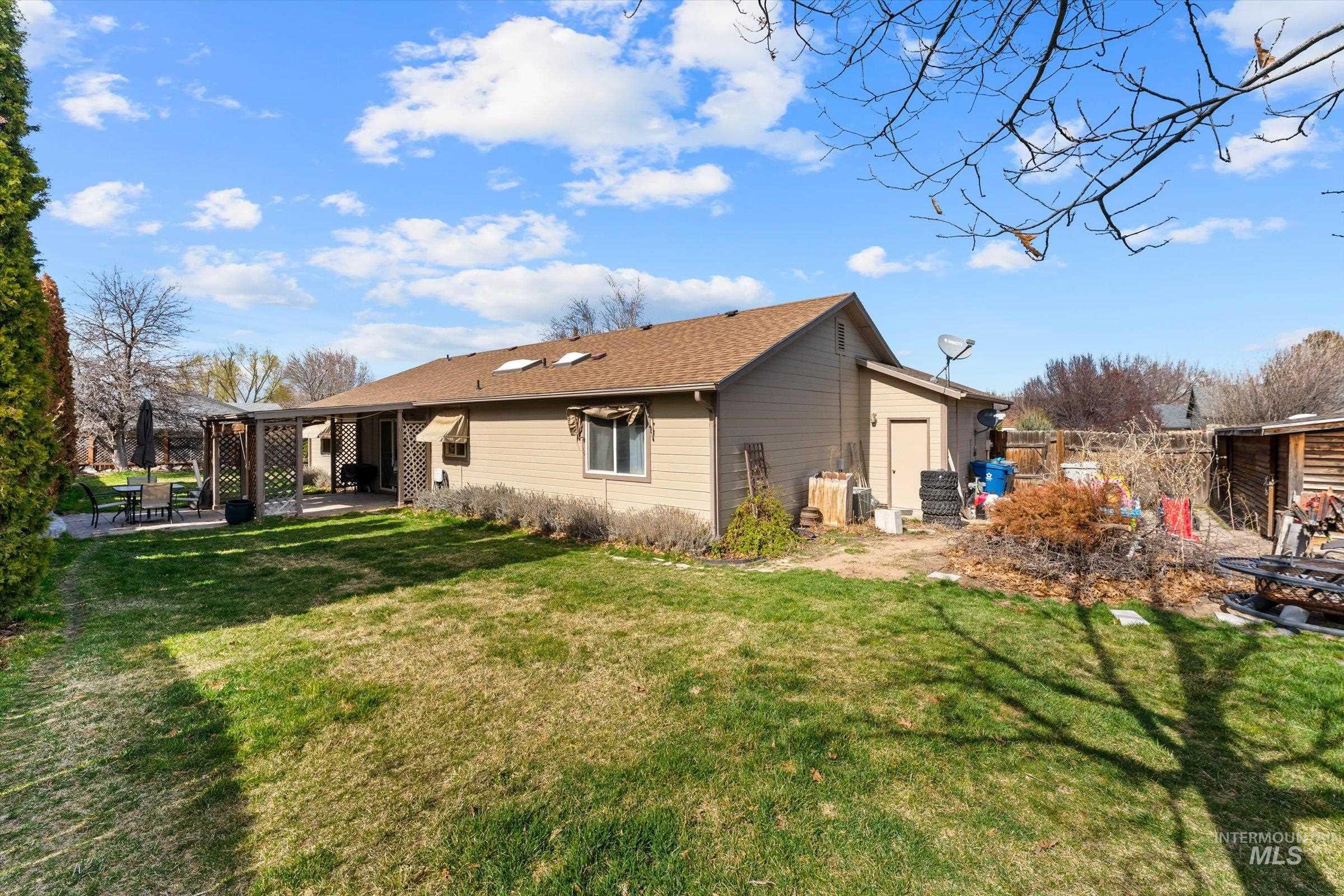 865 Gregory Ln, Mountain Home, Idaho 83647, 3 Bedrooms, 2 Bathrooms, Residential For Sale, Price $330,000,MLS 98978499