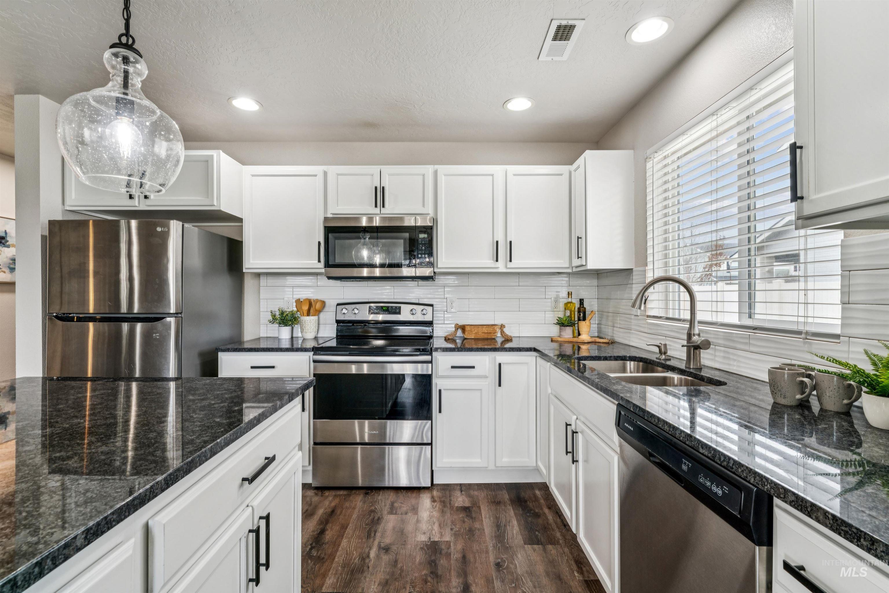 10205 W Virginia City St, Star, Idaho 83669-5619, 3 Bedrooms, 2 Bathrooms, Residential For Sale, Price $485,900, 98978502