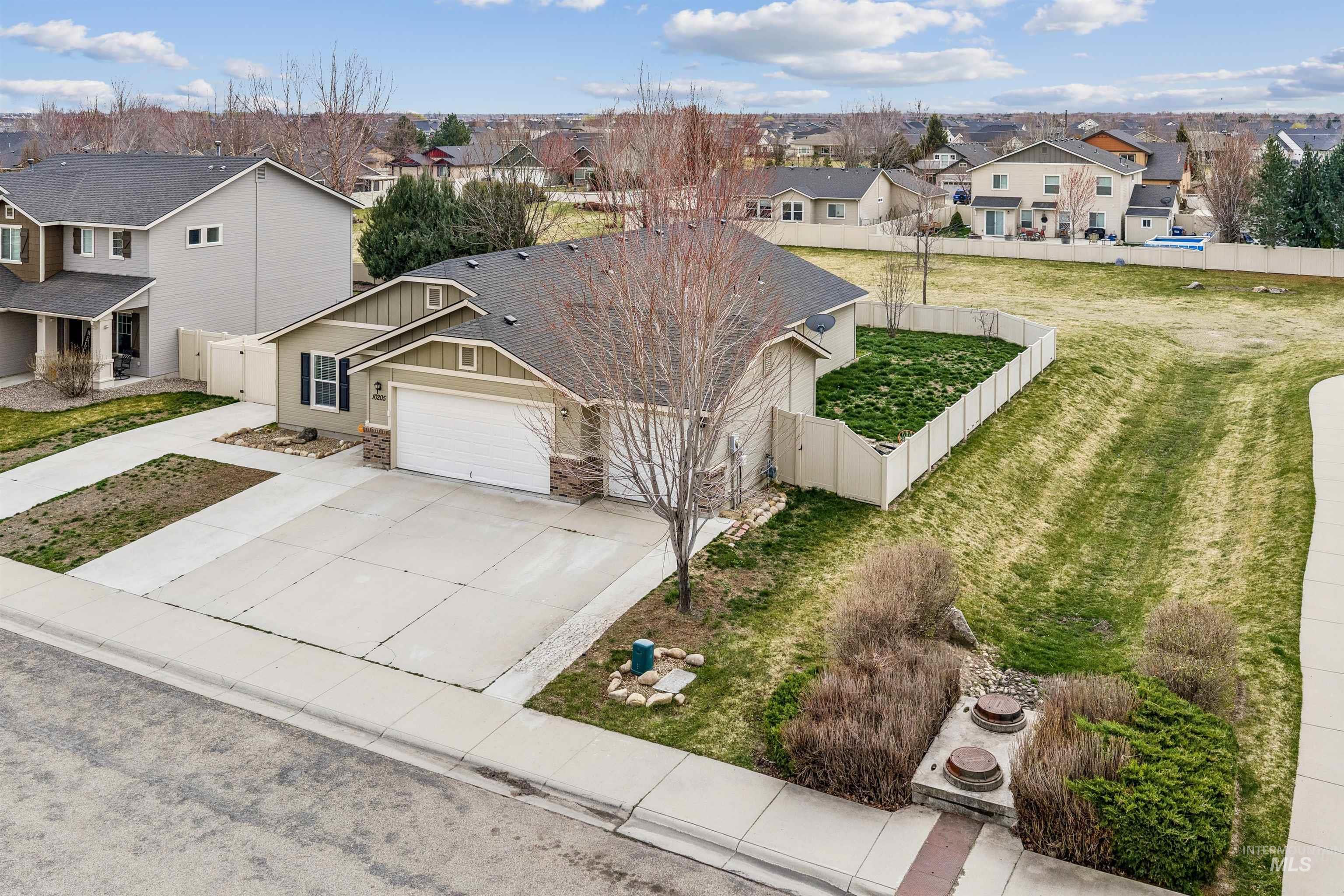 10205 W Virginia City St, Star, Idaho 83669-5619, 3 Bedrooms, 2 Bathrooms, Residential For Sale, Price $485,900, 98978502