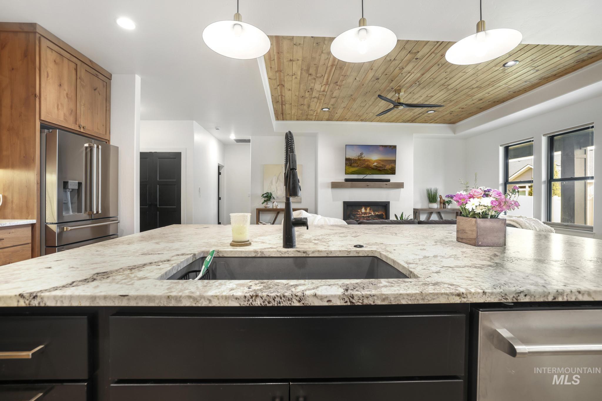 2054 Red Rock, Twin Falls, Idaho 83301, 4 Bedrooms, 3 Bathrooms, Residential For Sale, Price $699,000,MLS 98978508