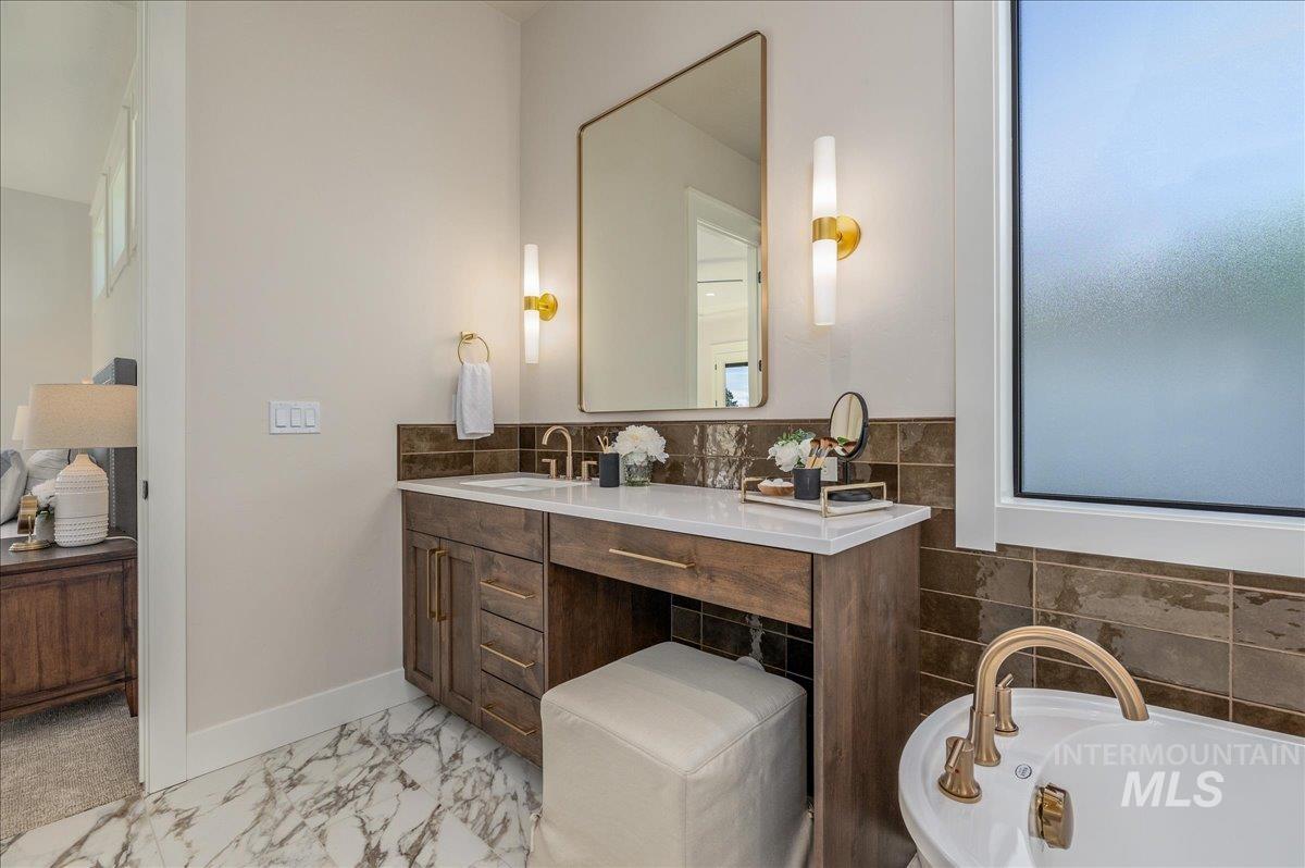 2927 W Three Lakes Dr., Meridian, Idaho 83646, 4 Bedrooms, 3.5 Bathrooms, Residential For Sale, Price $1,350,000,MLS 98978517