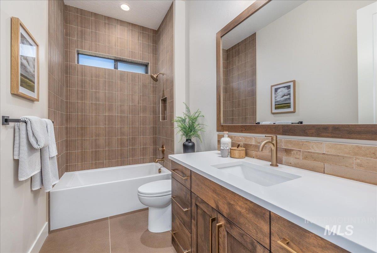 2927 W Three Lakes Dr., Meridian, Idaho 83646, 4 Bedrooms, 3.5 Bathrooms, Residential For Sale, Price $1,350,000,MLS 98978517