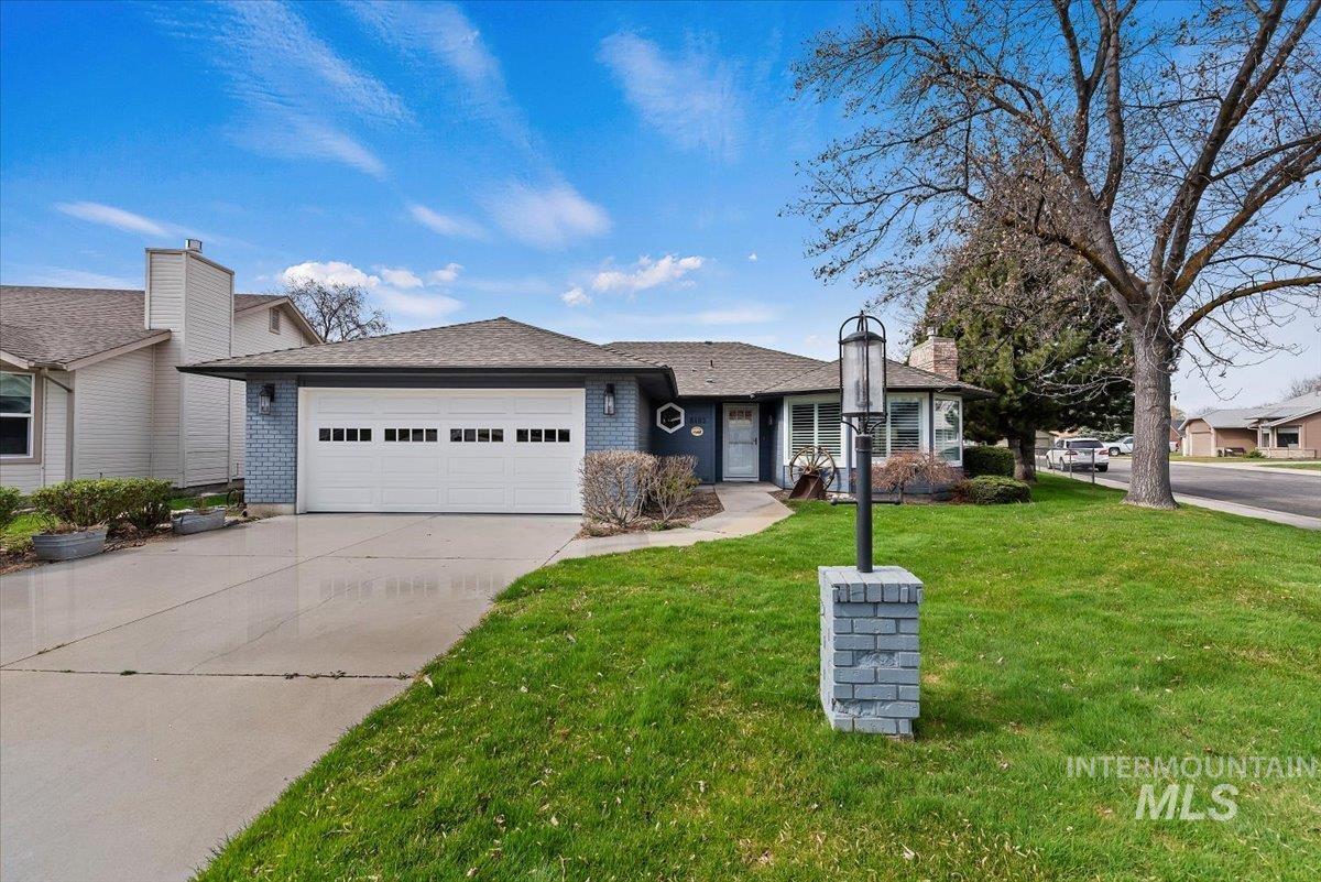 8483 Willowcourt Drive, Garden City, Idaho 83714, 2 Bedrooms, 2 Bathrooms, Residential For Sale, Price $445,000,MLS 98978518