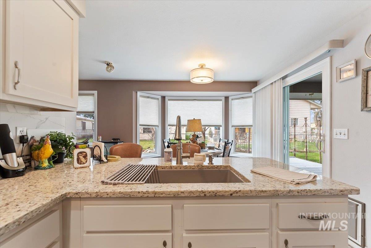 8483 Willowcourt Drive, Garden City, Idaho 83714, 2 Bedrooms, 2 Bathrooms, Residential For Sale, Price $445,000,MLS 98978518