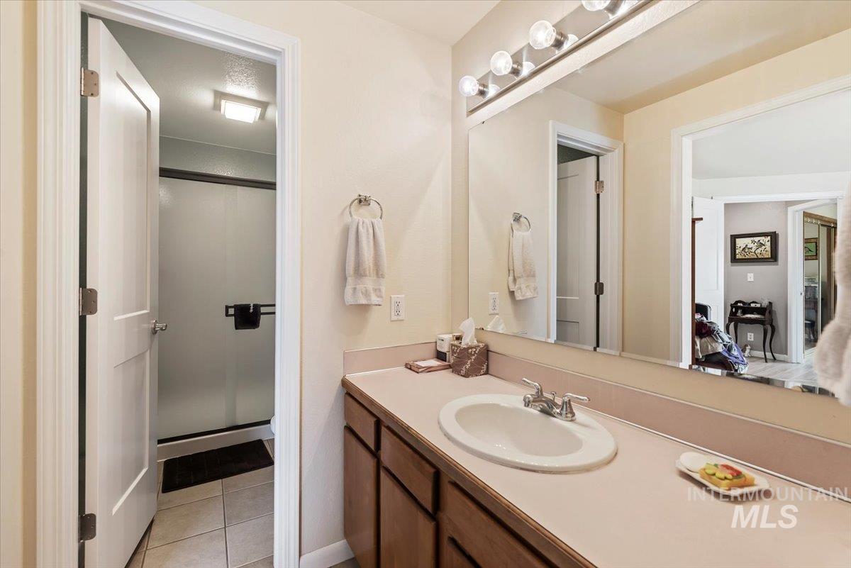 8483 Willowcourt Drive, Garden City, Idaho 83714, 2 Bedrooms, 2 Bathrooms, Residential For Sale, Price $445,000,MLS 98978518