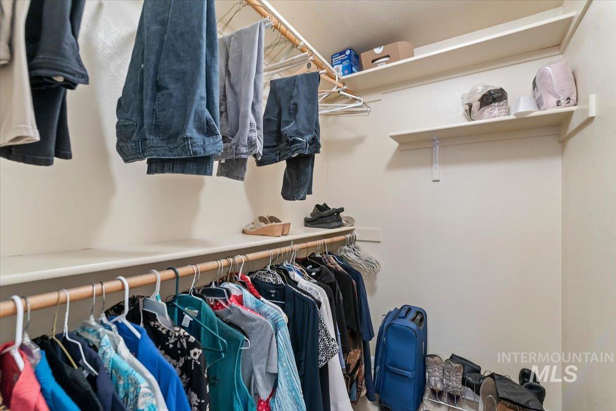 8483 Willowcourt Drive, Garden City, Idaho 83714, 2 Bedrooms, 2 Bathrooms, Residential For Sale, Price $445,000,MLS 98978518