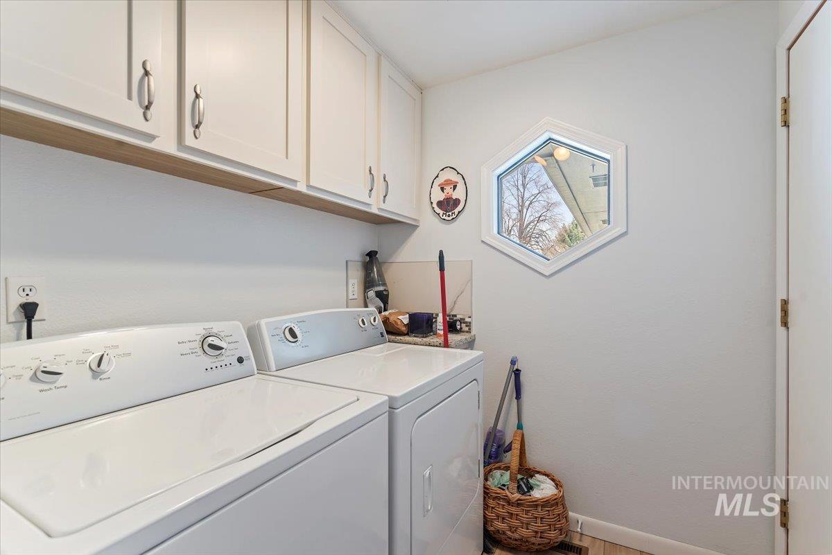 8483 Willowcourt Drive, Garden City, Idaho 83714, 2 Bedrooms, 2 Bathrooms, Residential For Sale, Price $445,000,MLS 98978518