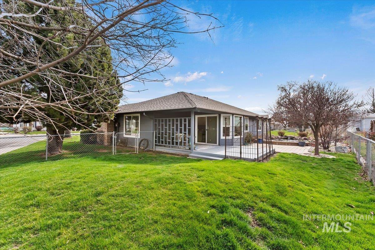 8483 Willowcourt Drive, Garden City, Idaho 83714, 2 Bedrooms, 2 Bathrooms, Residential For Sale, Price $445,000,MLS 98978518