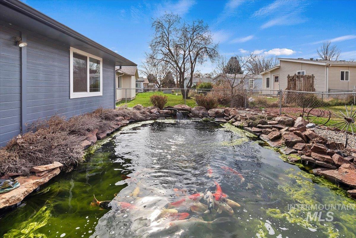 8483 Willowcourt Drive, Garden City, Idaho 83714, 2 Bedrooms, 2 Bathrooms, Residential For Sale, Price $445,000,MLS 98978518