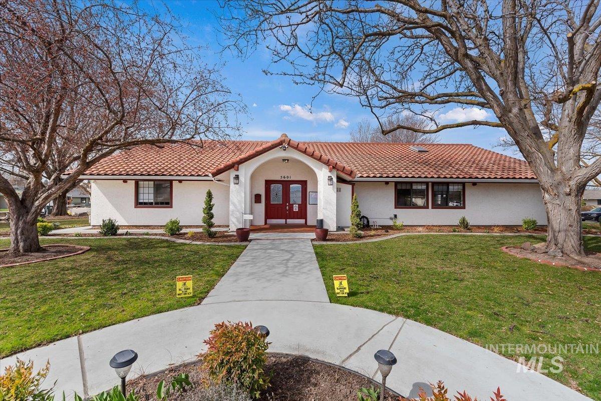 8483 Willowcourt Drive, Garden City, Idaho 83714, 2 Bedrooms, 2 Bathrooms, Residential For Sale, Price $445,000,MLS 98978518