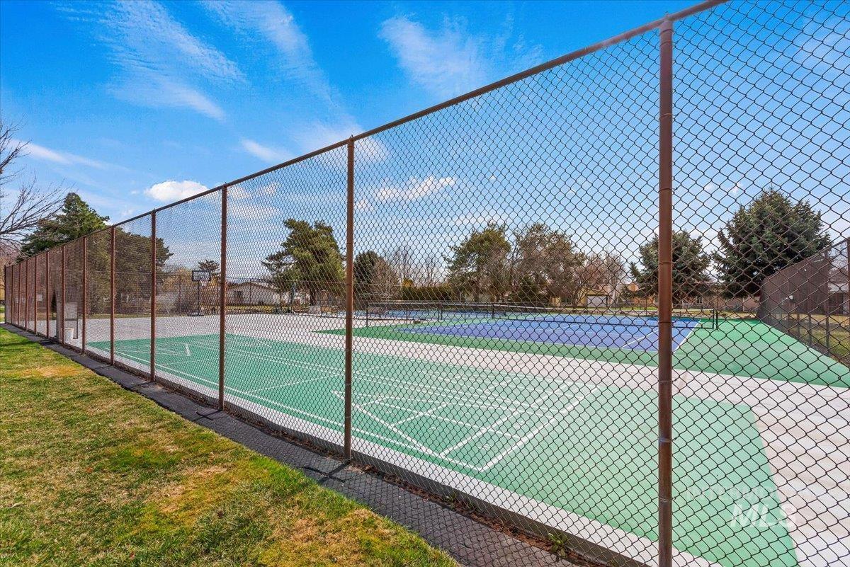 8483 Willowcourt Drive, Garden City, Idaho 83714, 2 Bedrooms, 2 Bathrooms, Residential For Sale, Price $445,000,MLS 98978518