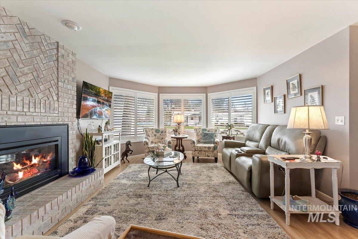 8483 Willowcourt Drive, Garden City, Idaho 83714, 2 Bedrooms, 2 Bathrooms, Residential For Sale, Price $445,000,MLS 98978518