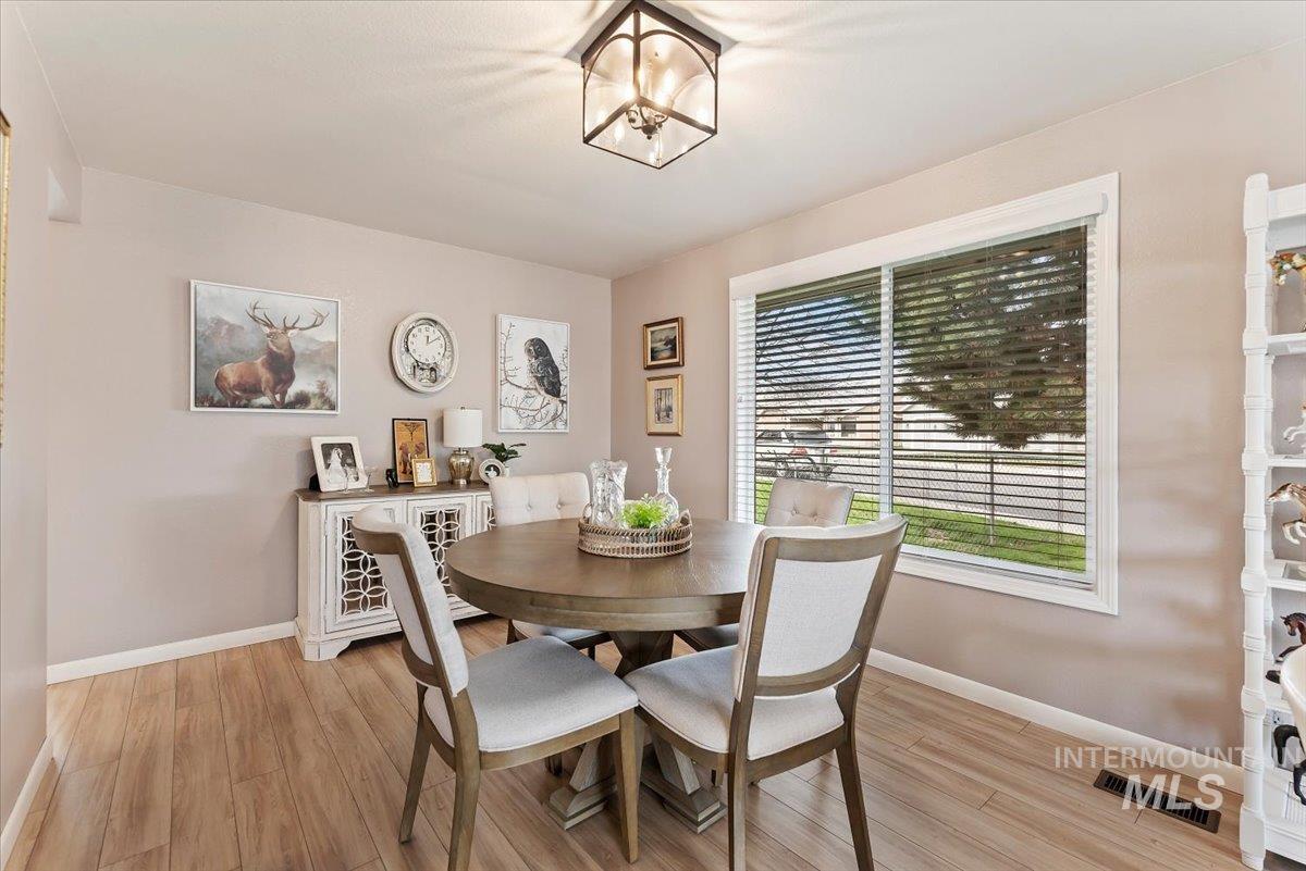 8483 Willowcourt Drive, Garden City, Idaho 83714, 2 Bedrooms, 2 Bathrooms, Residential For Sale, Price $445,000,MLS 98978518