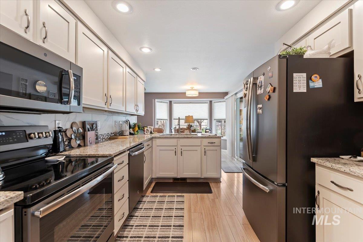 8483 Willowcourt Drive, Garden City, Idaho 83714, 2 Bedrooms, 2 Bathrooms, Residential For Sale, Price $445,000,MLS 98978518