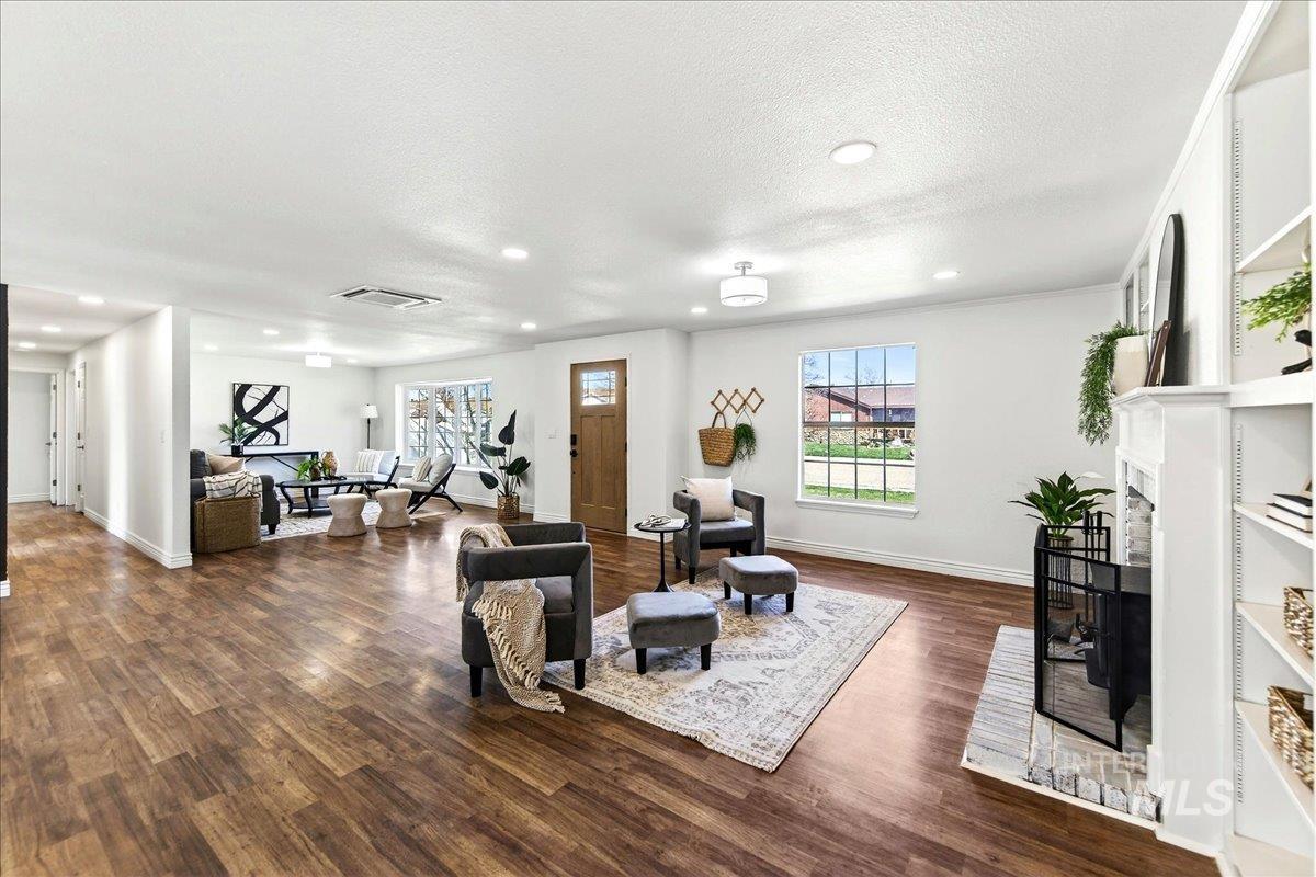 701 W Boone Ave, Nampa, Idaho 83651, 3 Bedrooms, 2 Bathrooms, Residential For Sale, Price $435,000,MLS 98978519