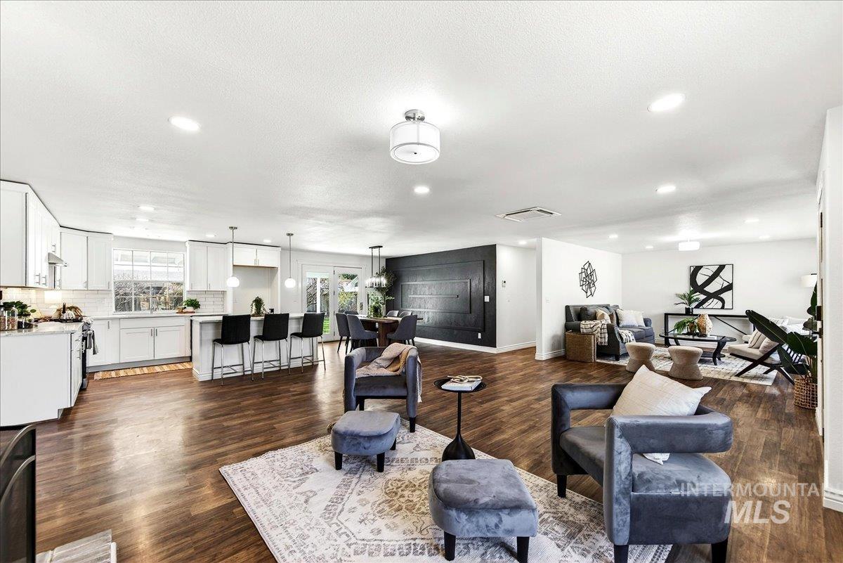 701 W Boone Ave, Nampa, Idaho 83651, 3 Bedrooms, 2 Bathrooms, Residential For Sale, Price $435,000,MLS 98978519