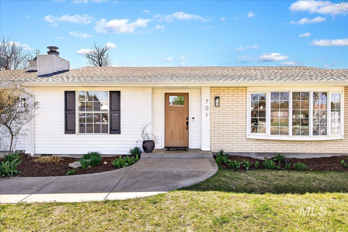 701 W Boone Ave, Nampa, Idaho 83651, 3 Bedrooms, 2 Bathrooms, Residential For Sale, Price $435,000,MLS 98978519