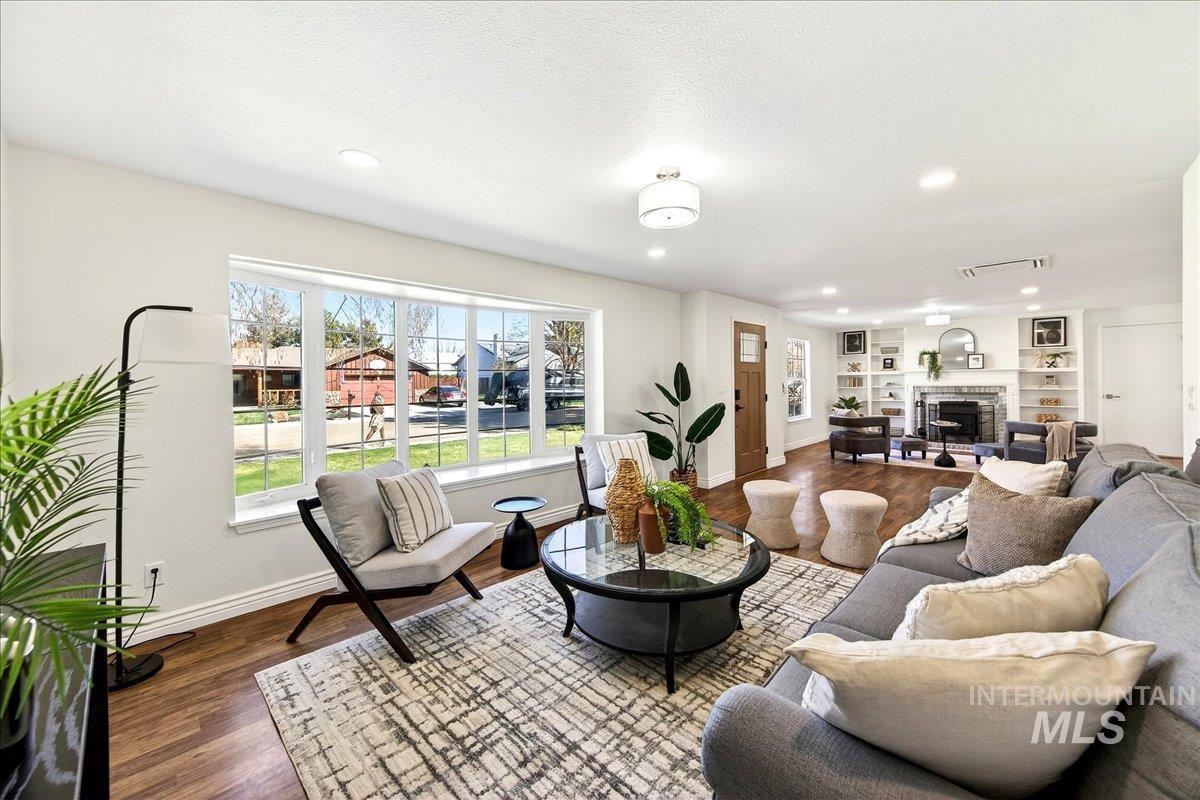 701 W Boone Ave, Nampa, Idaho 83651, 3 Bedrooms, 2 Bathrooms, Residential For Sale, Price $435,000,MLS 98978519