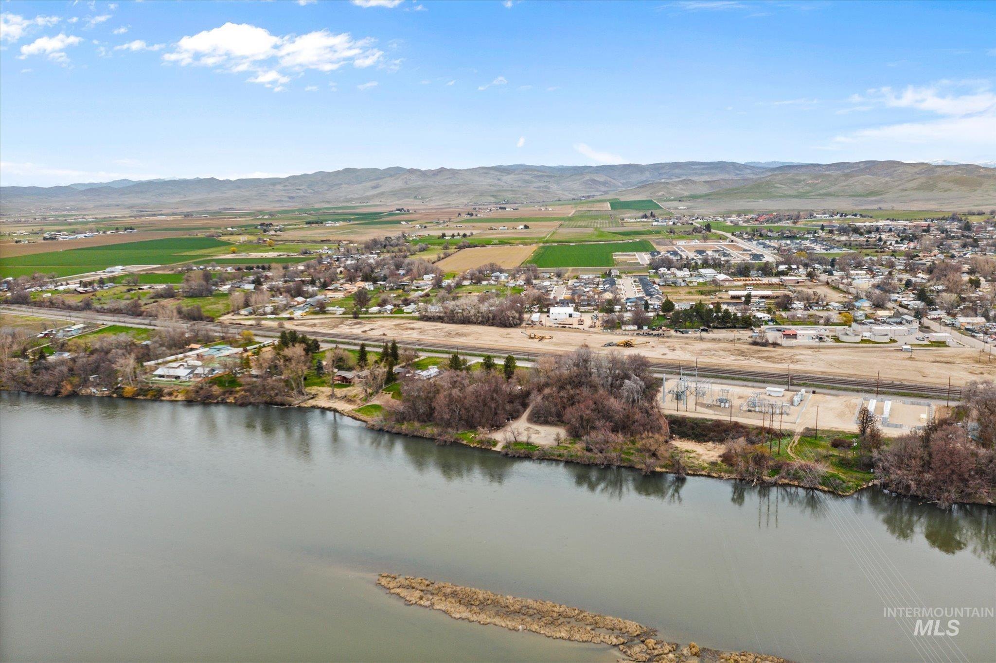 1065 W 11Th St, Weiser, Idaho 83672, 3 Bedrooms, 2 Bathrooms, Residential For Sale, Price $338,800, 98978520