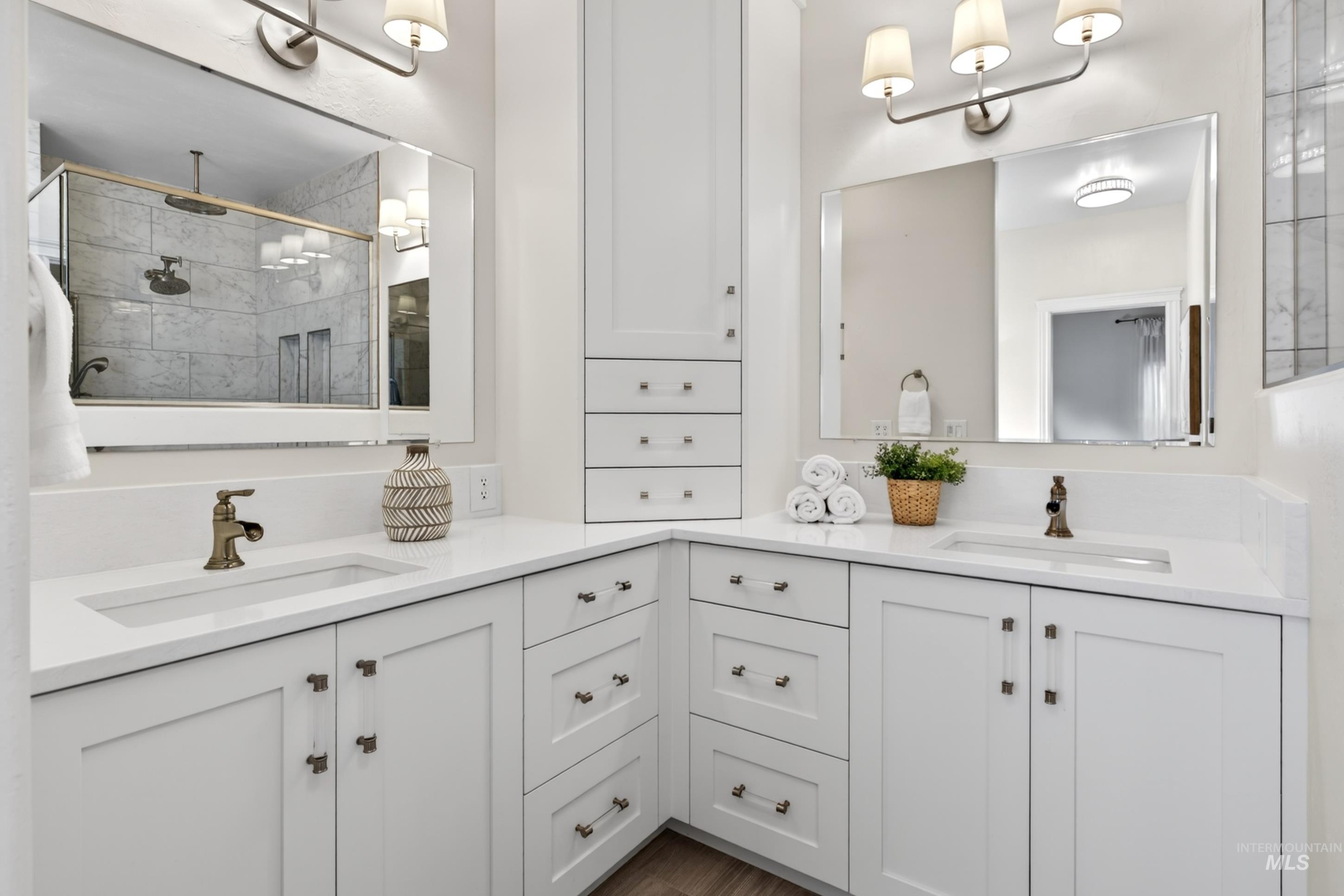 2816 S Bear Claw Way, Meridian, Idaho 83642, 4 Bedrooms, 3.5 Bathrooms, Residential For Sale, Price $1,000,000,MLS 98978525