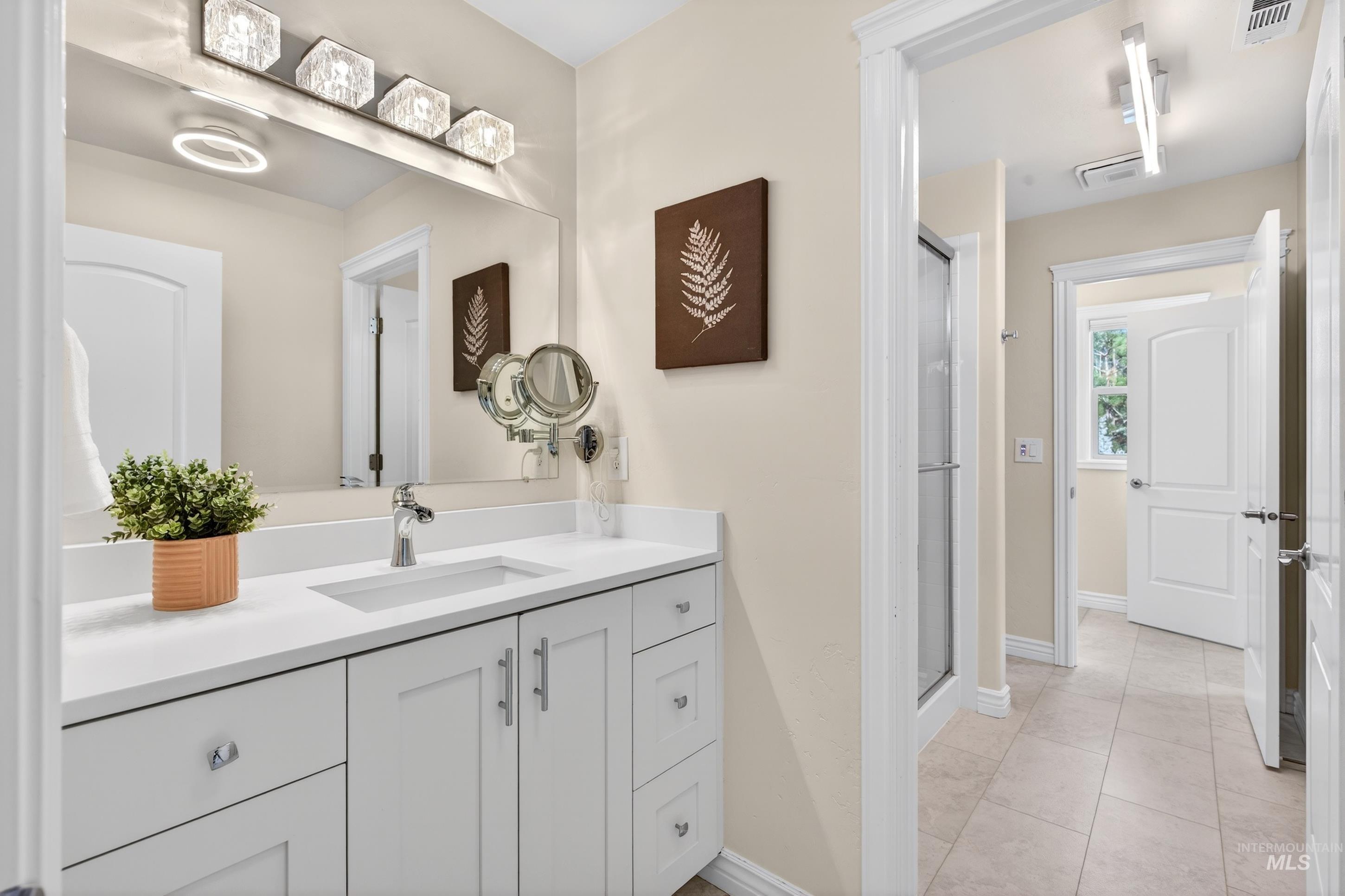 2816 S Bear Claw Way, Meridian, Idaho 83642, 4 Bedrooms, 3.5 Bathrooms, Residential For Sale, Price $1,000,000,MLS 98978525