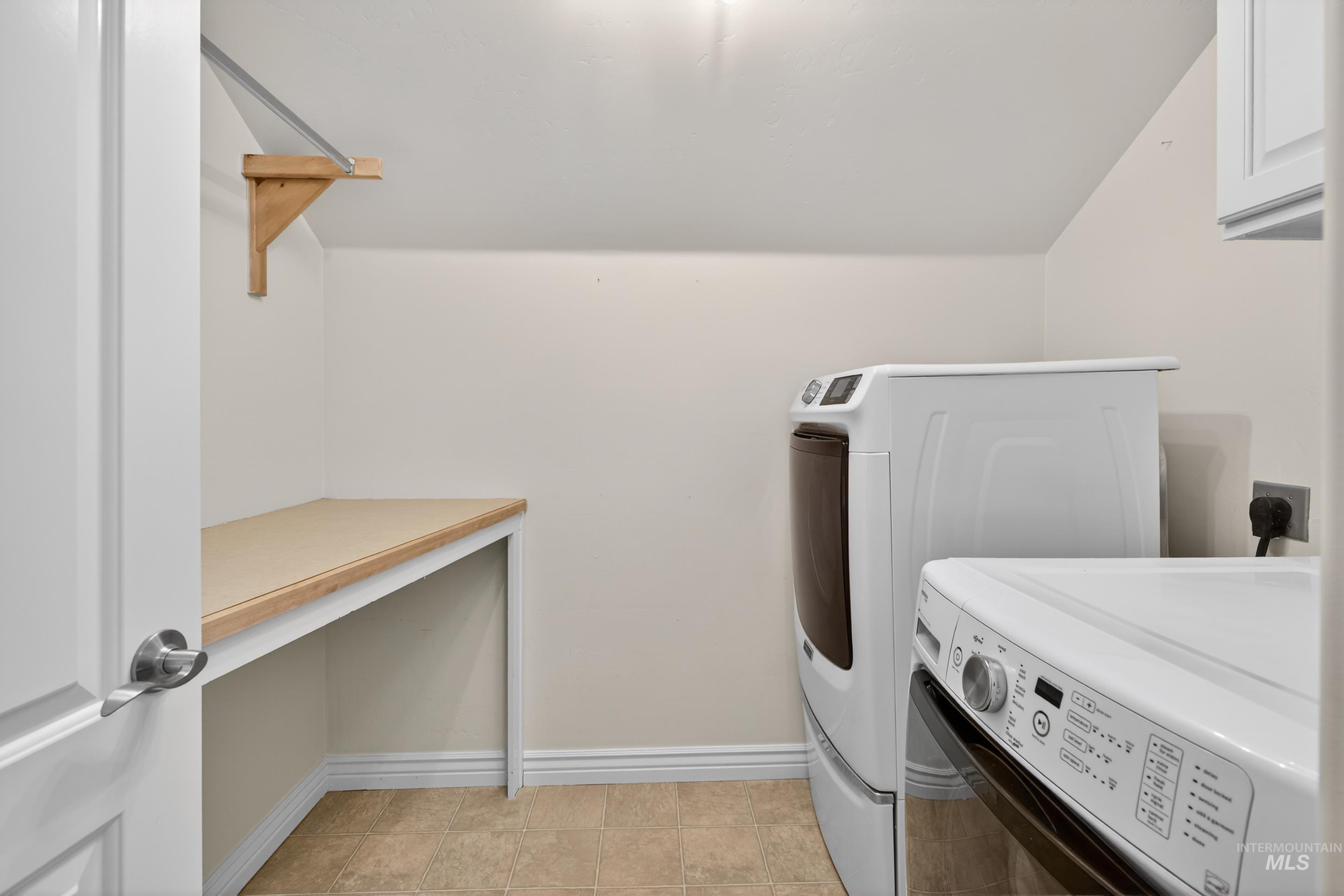 2816 S Bear Claw Way, Meridian, Idaho 83642, 4 Bedrooms, 3.5 Bathrooms, Residential For Sale, Price $1,000,000,MLS 98978525