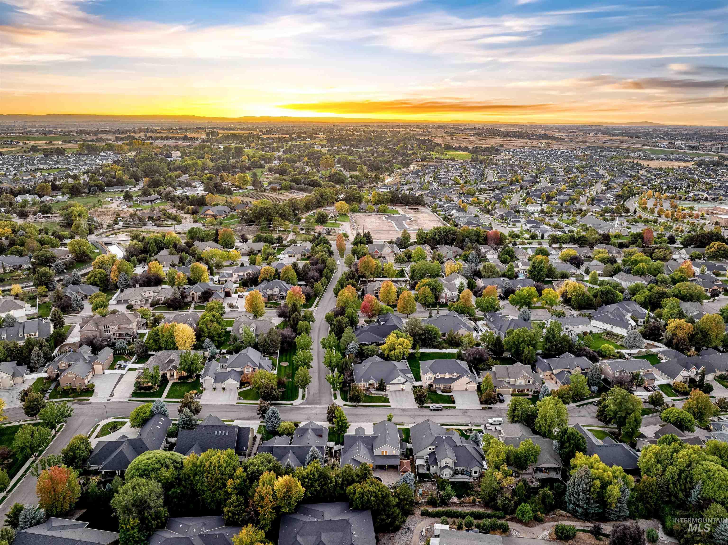 2816 S Bear Claw Way, Meridian, Idaho 83642, 4 Bedrooms, 3.5 Bathrooms, Residential For Sale, Price $1,000,000,MLS 98978525