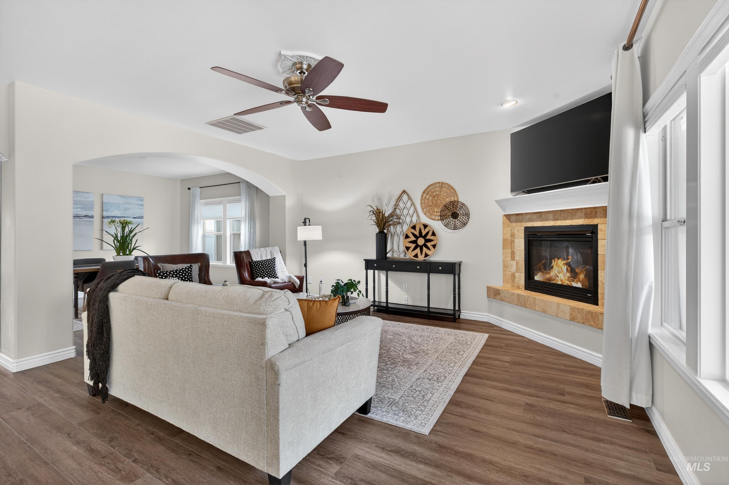 2816 S Bear Claw Way, Meridian, Idaho 83642, 4 Bedrooms, 3.5 Bathrooms, Residential For Sale, Price $1,000,000,MLS 98978525