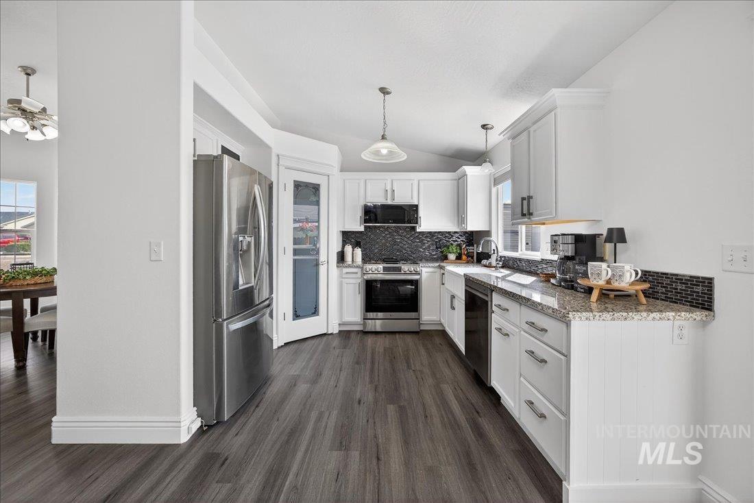 4714 Catherine Ave, Caldwell, Idaho 83607-8086, 3 Bedrooms, 2.5 Bathrooms, Residential For Sale, Price $370,000, 98978526